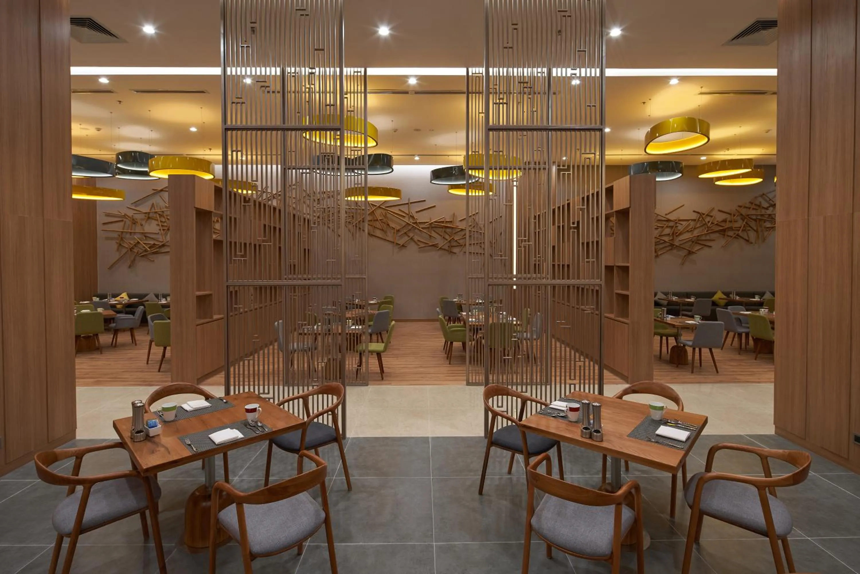 Restaurant/places to eat in Holiday Inn & Suites Saigon Airport by IHG