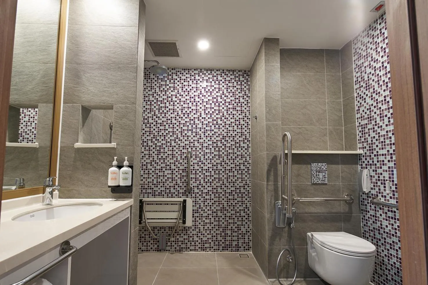Shower in Holiday Inn & Suites Saigon Airport by IHG