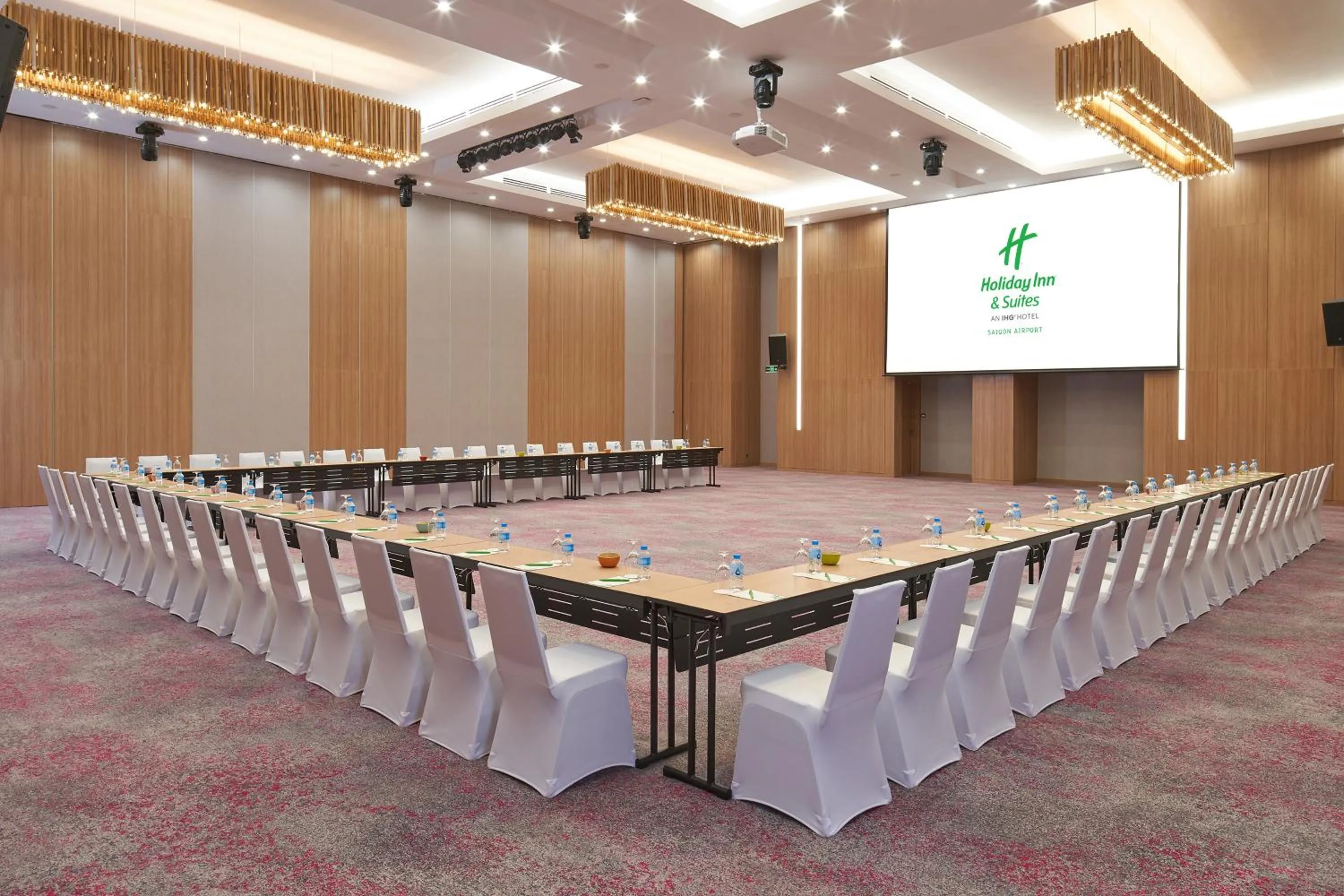 Business facilities in Holiday Inn & Suites Saigon Airport by IHG