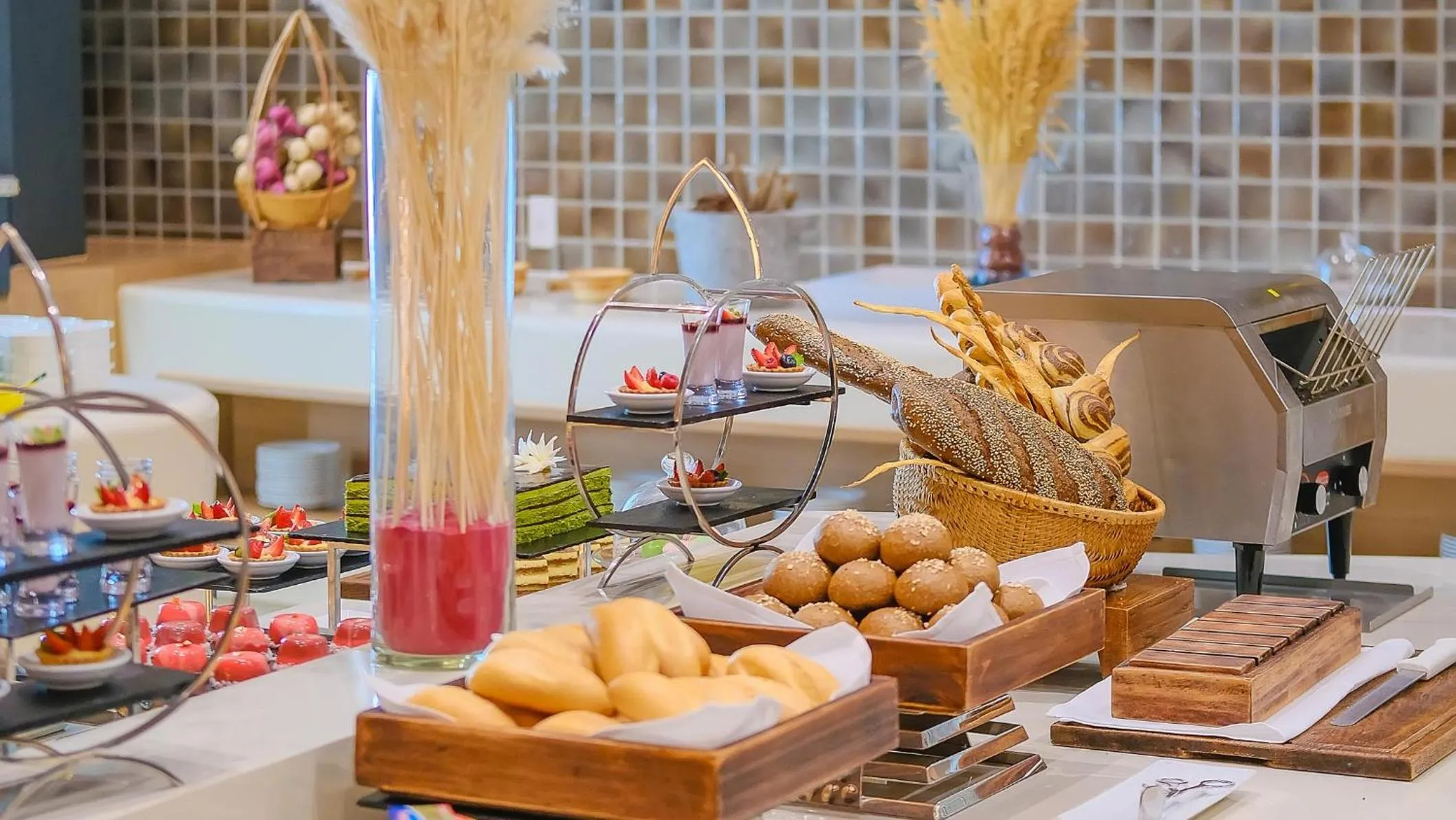 Meeting/conference room in Holiday Inn & Suites Saigon Airport by IHG