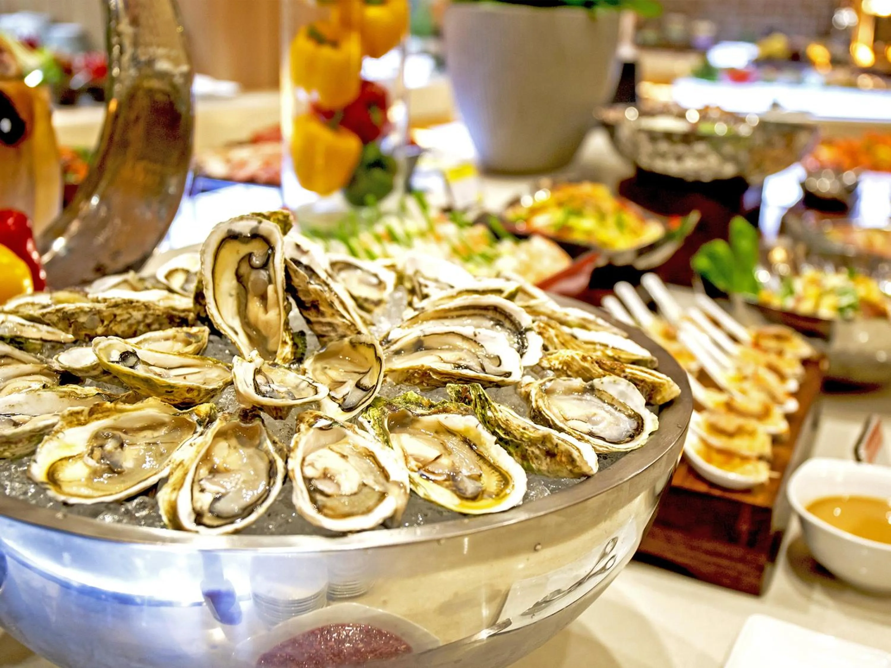 Restaurant/places to eat in Holiday Inn & Suites Saigon Airport by IHG