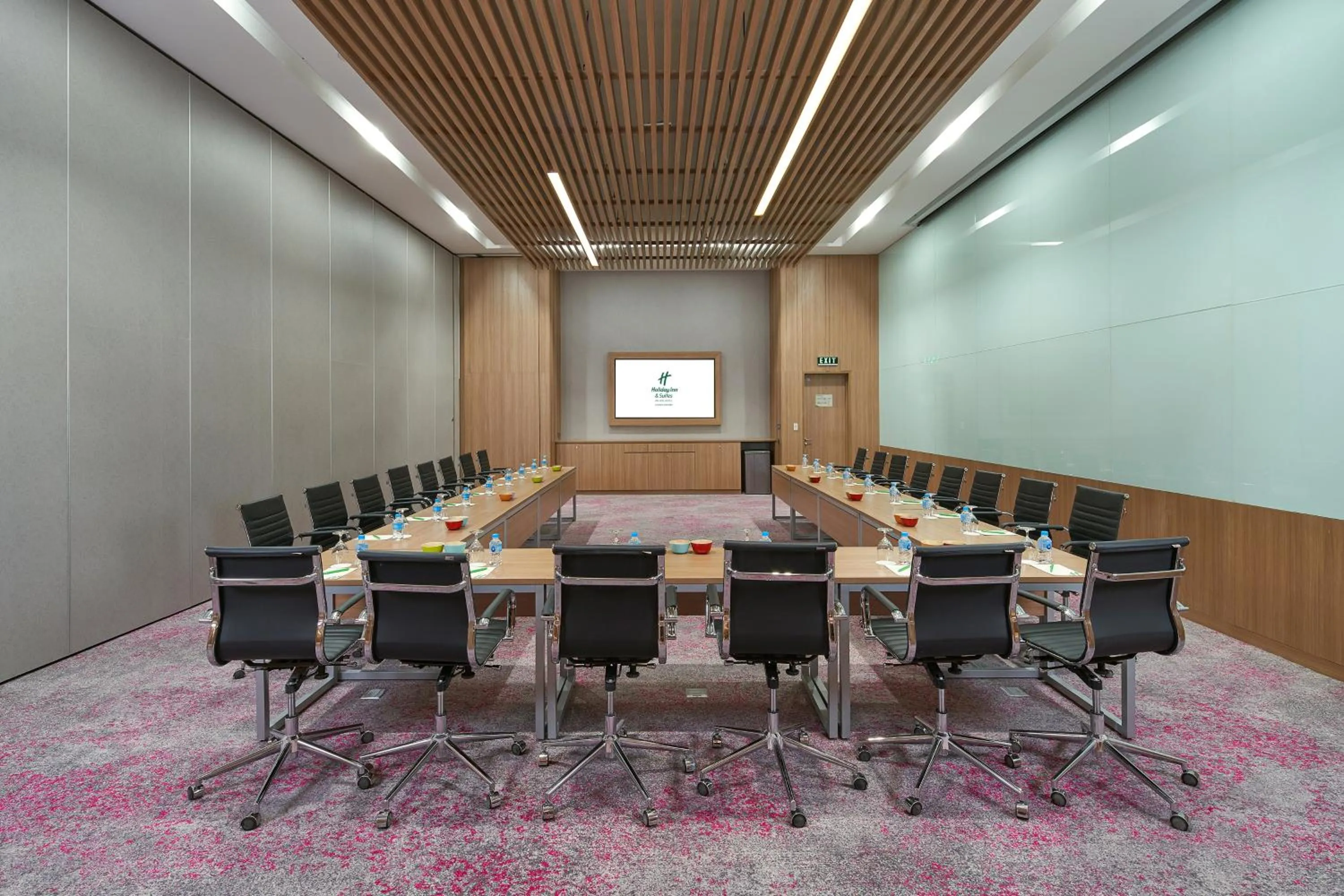 Meeting/conference room in Holiday Inn & Suites Saigon Airport by IHG