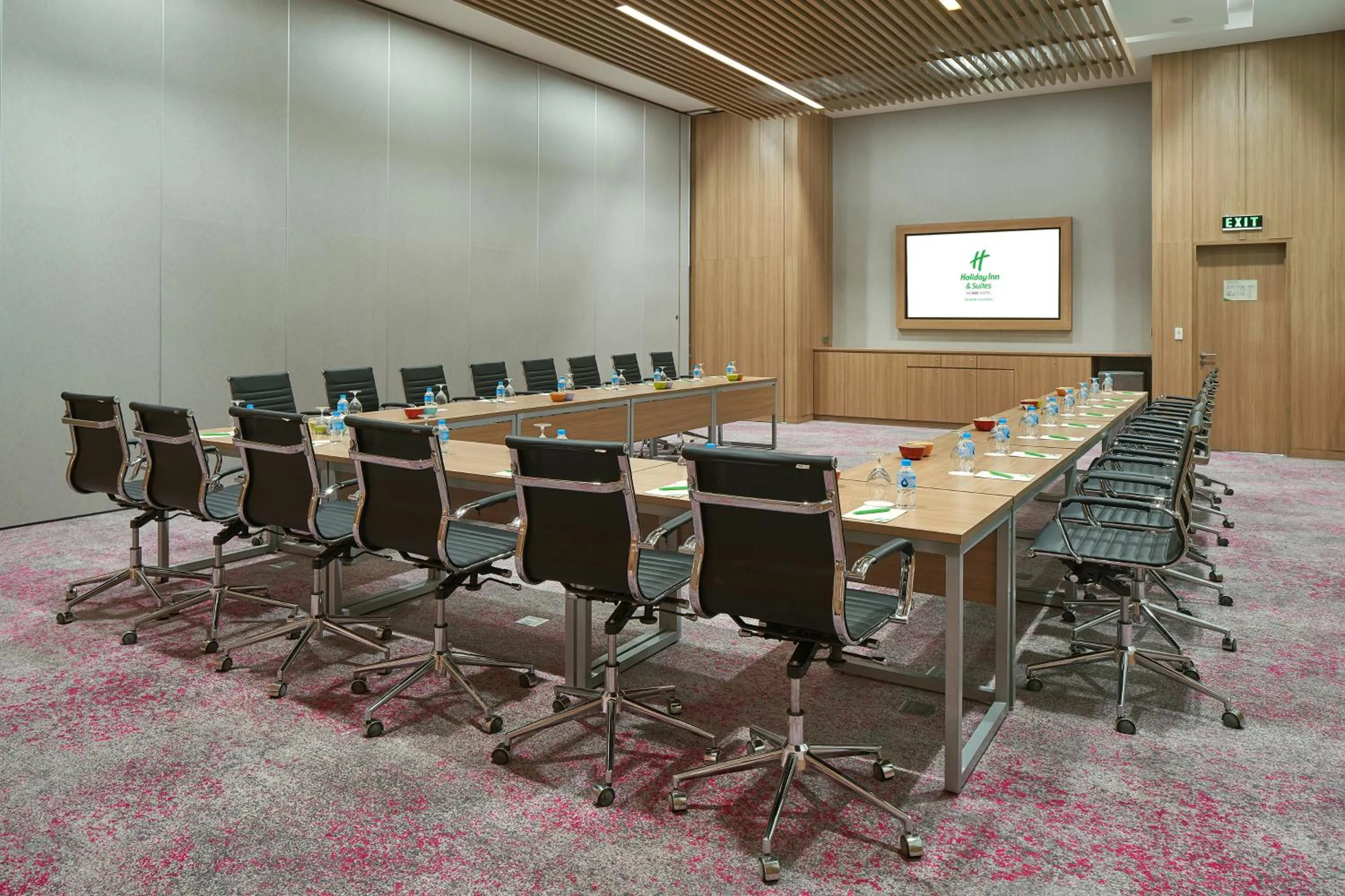 Business facilities in Holiday Inn & Suites Saigon Airport by IHG