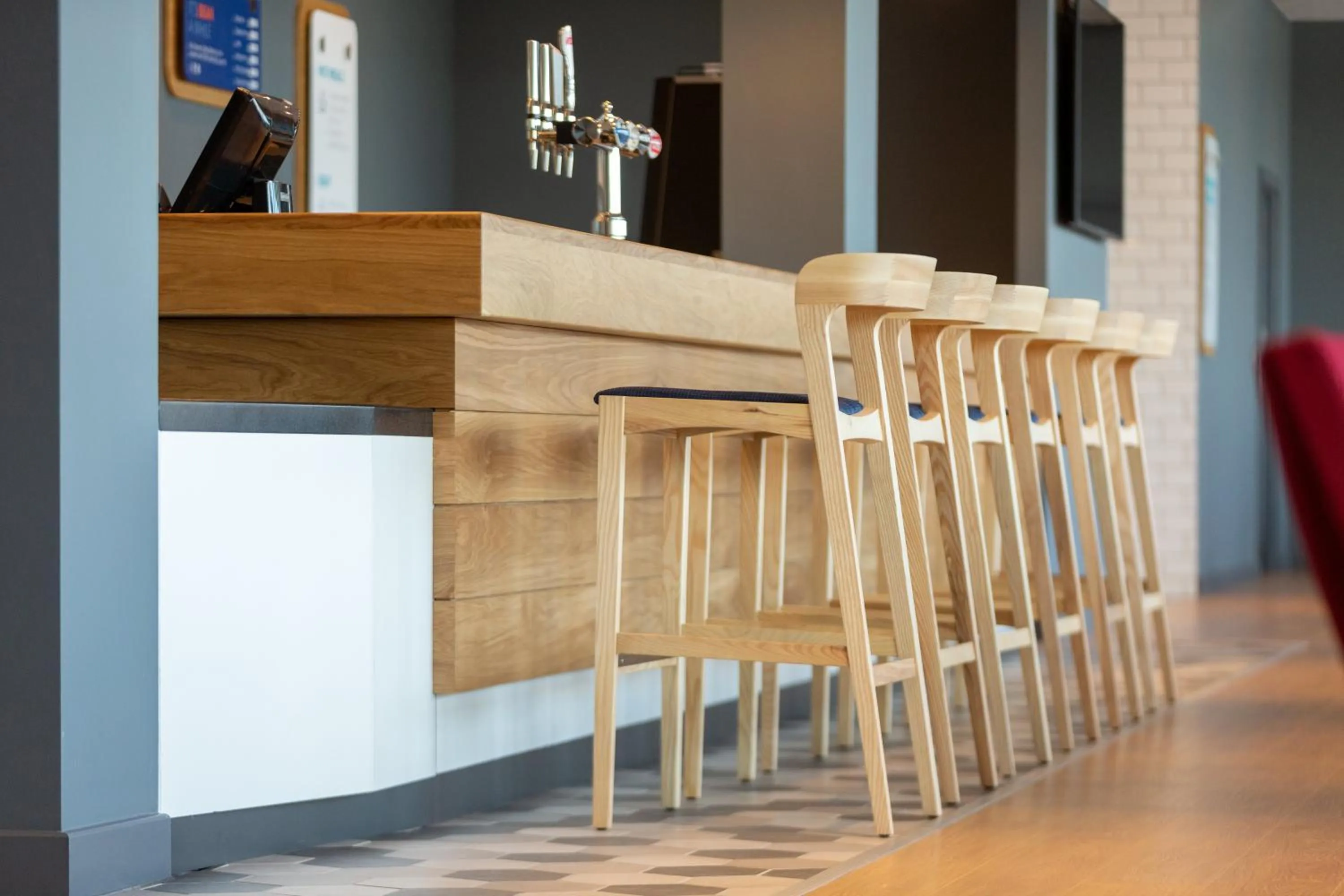 Lounge or bar in Holiday Inn Express Bridgwater M5, Jct24 by IHG