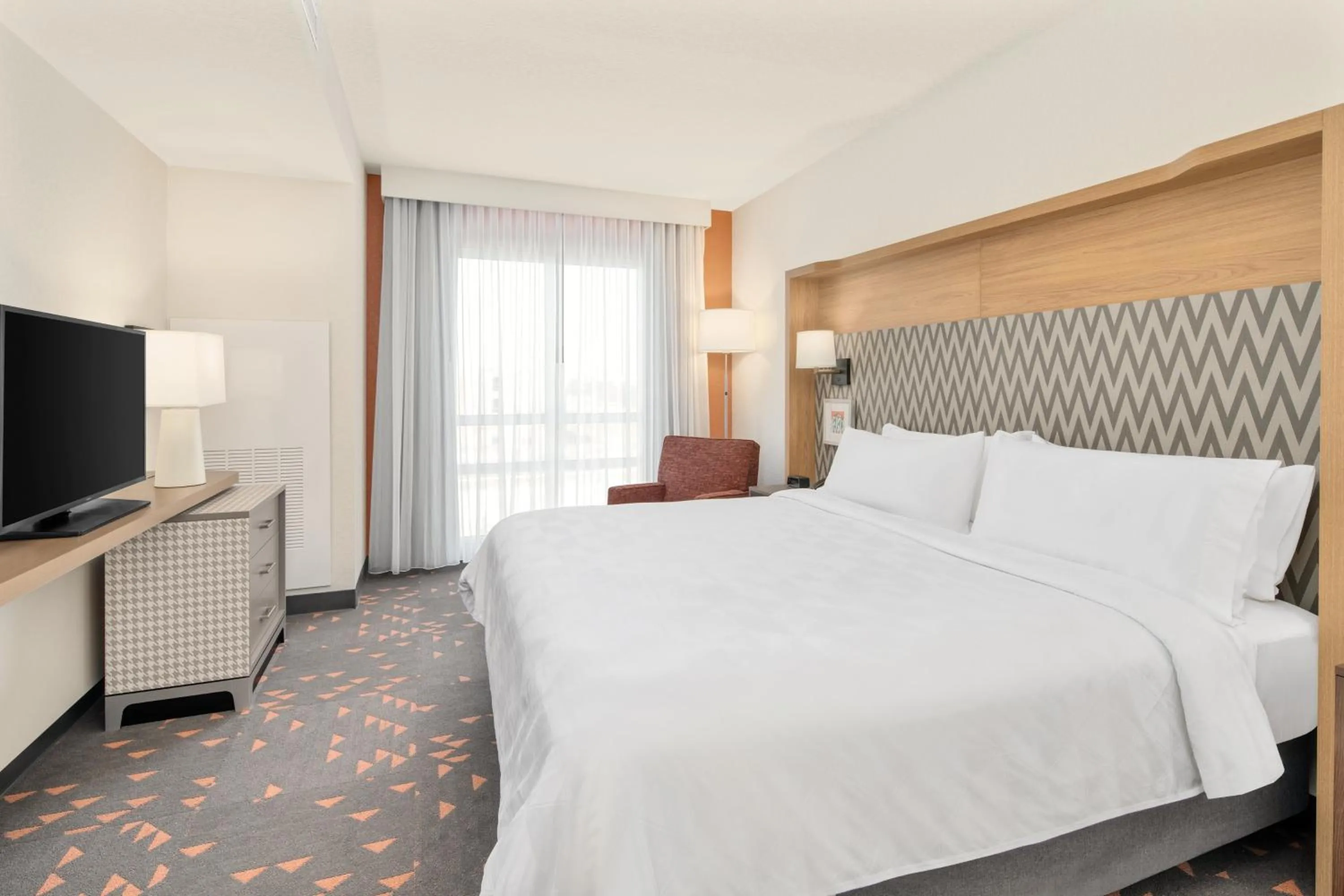 Photo of the whole room, Bed in Holiday Inn & Suites Orlando - I-Drive - Theme Parks by IHG