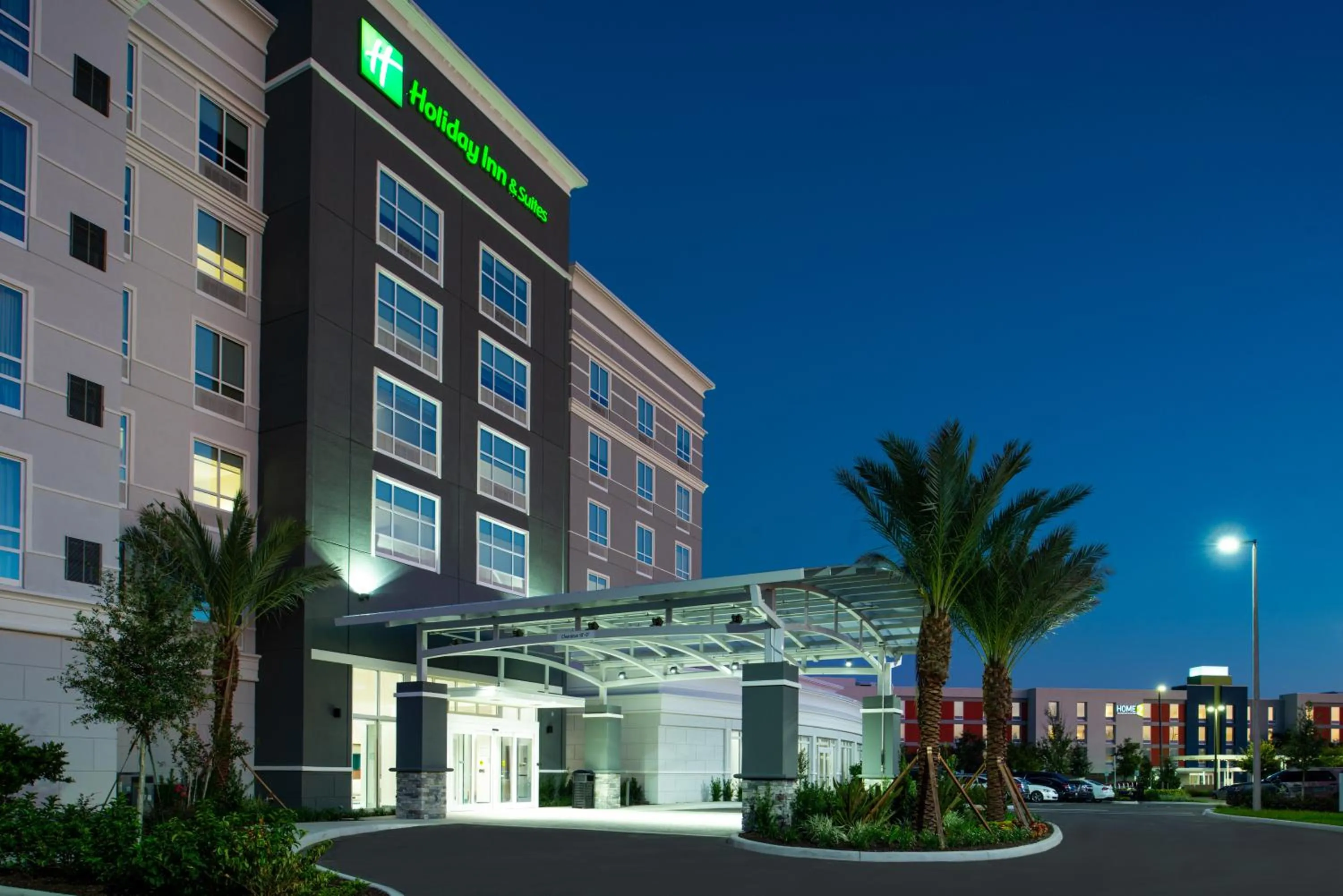 Property building in Holiday Inn & Suites Orlando - I-Drive - Theme Parks by IHG