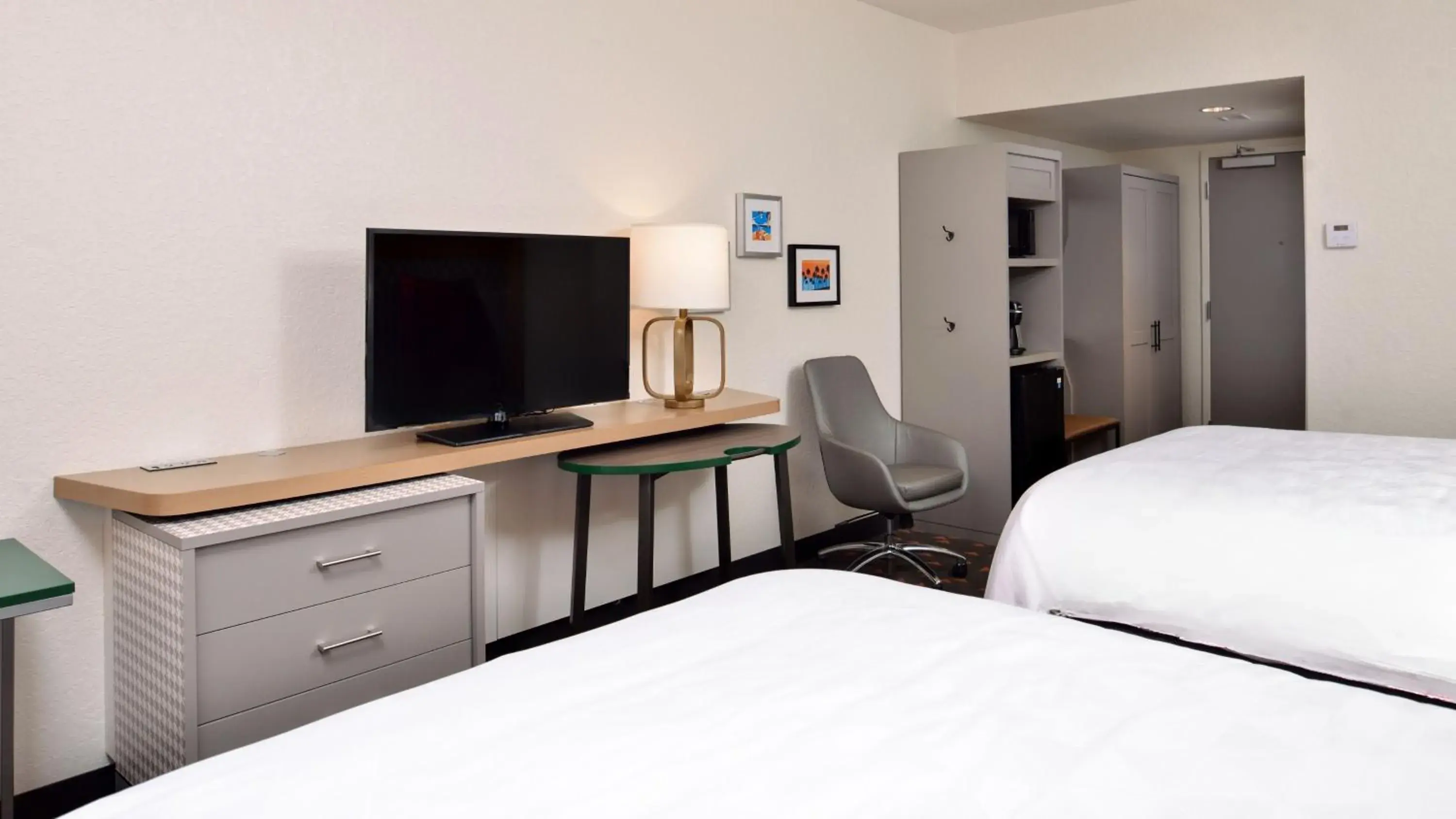 Queen Room with Two Queen Beds - Hearing Accessible in Holiday Inn & Suites Orlando - I-Drive - Theme Parks by IHG Queen Room with Two Queen Beds - Hearing Accessible in Holiday Inn & Suites Orlando - I-Drive - Theme Parks by IHG