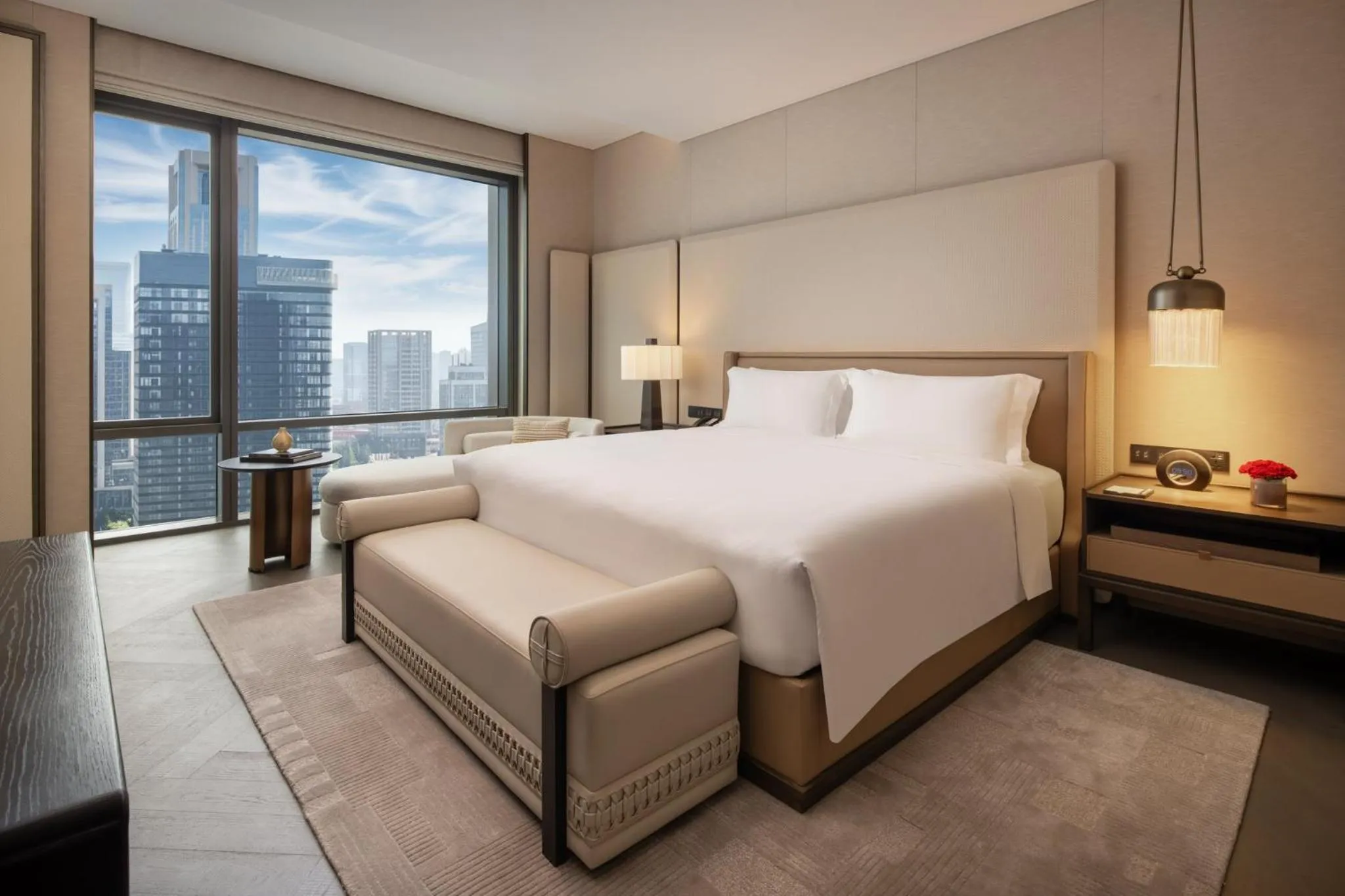 Photo of the whole room, Bed in InterContinental Xi'an Hi-Tech Zone