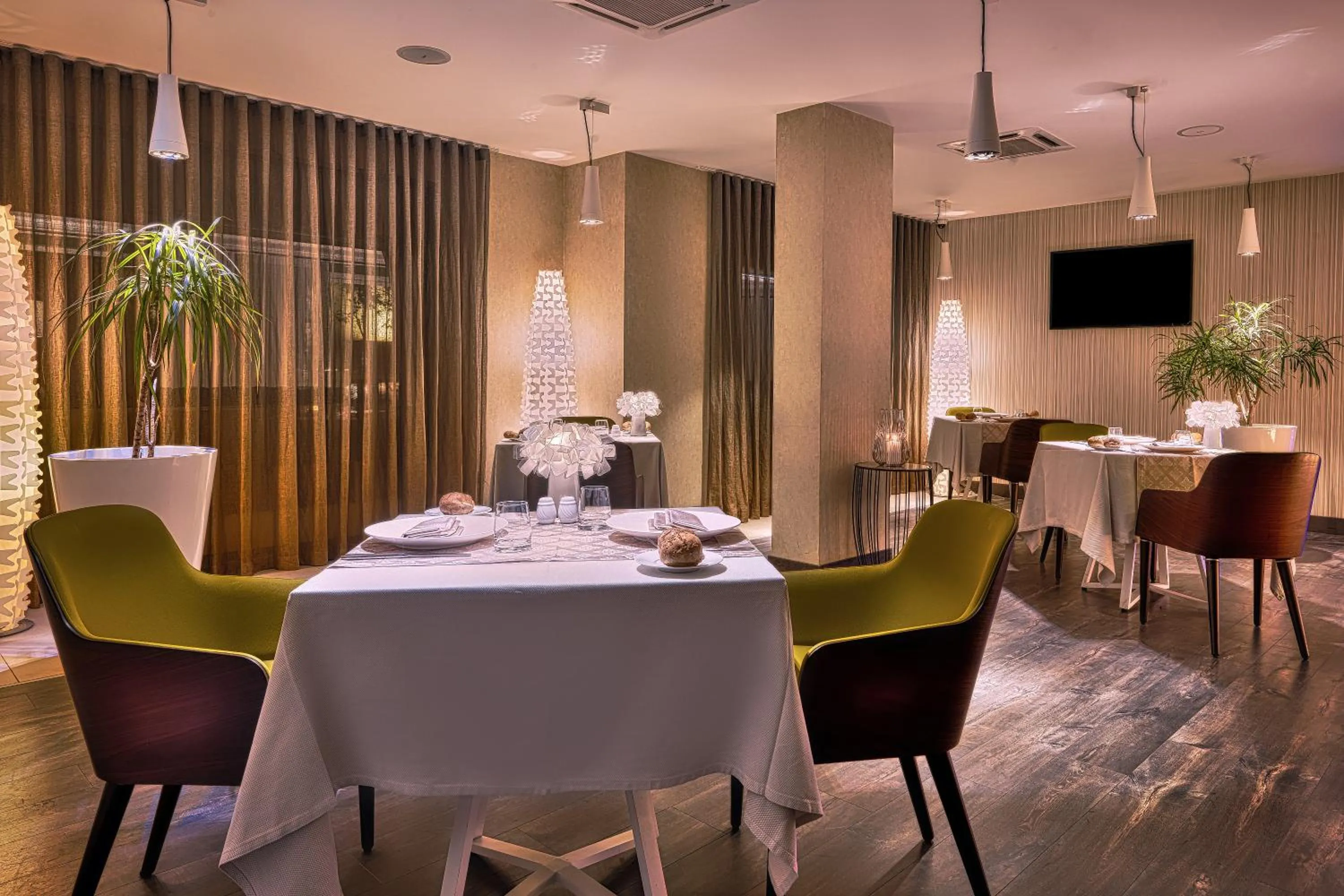 Restaurant/places to eat in ADAM Hotel Suites