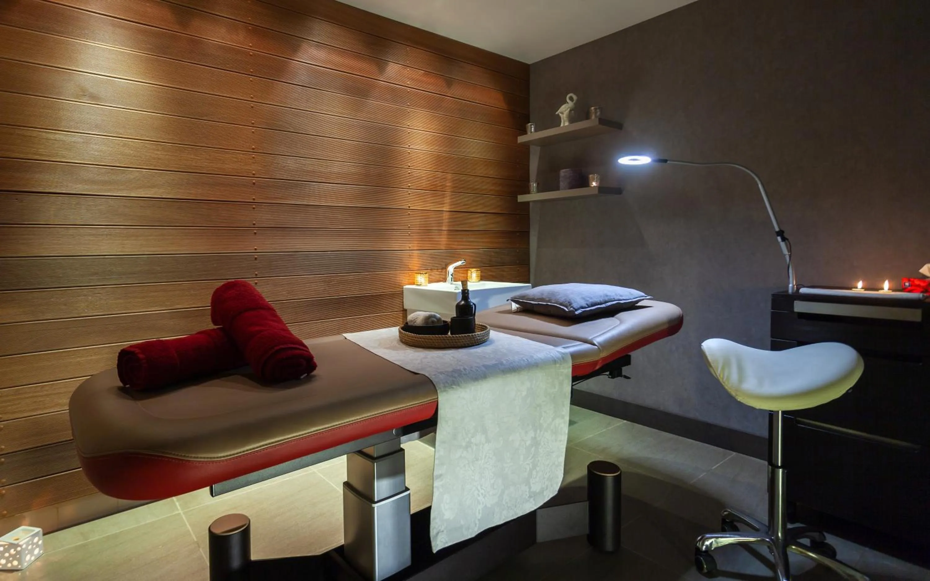 Massage in ADAM Hotel Suites