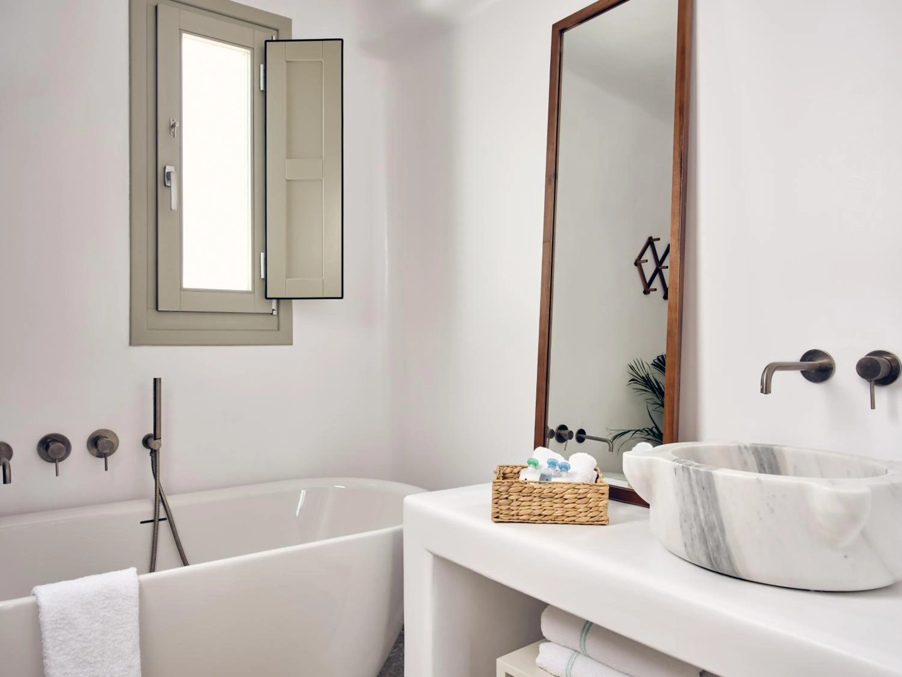 Bathroom in Belvedere Mykonos - Hilltop Rooms & Suites - The Leading Hotels of the World