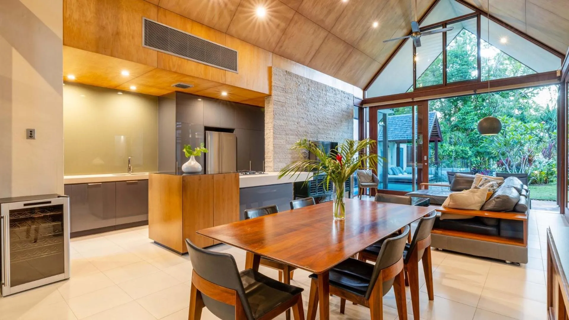 Kitchen or kitchenette in Niramaya Villas and Spa