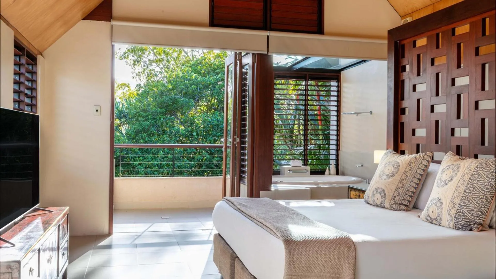 Balcony/Terrace, Bed in Niramaya Villas and Spa