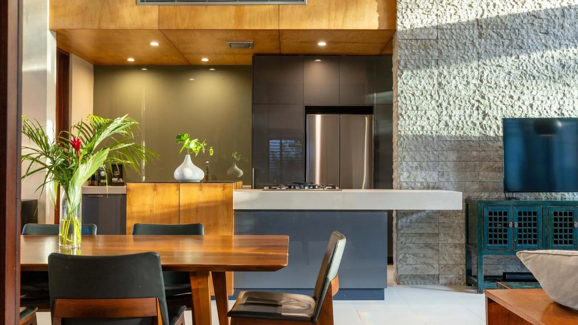 Kitchen or kitchenette in Niramaya Villas and Spa