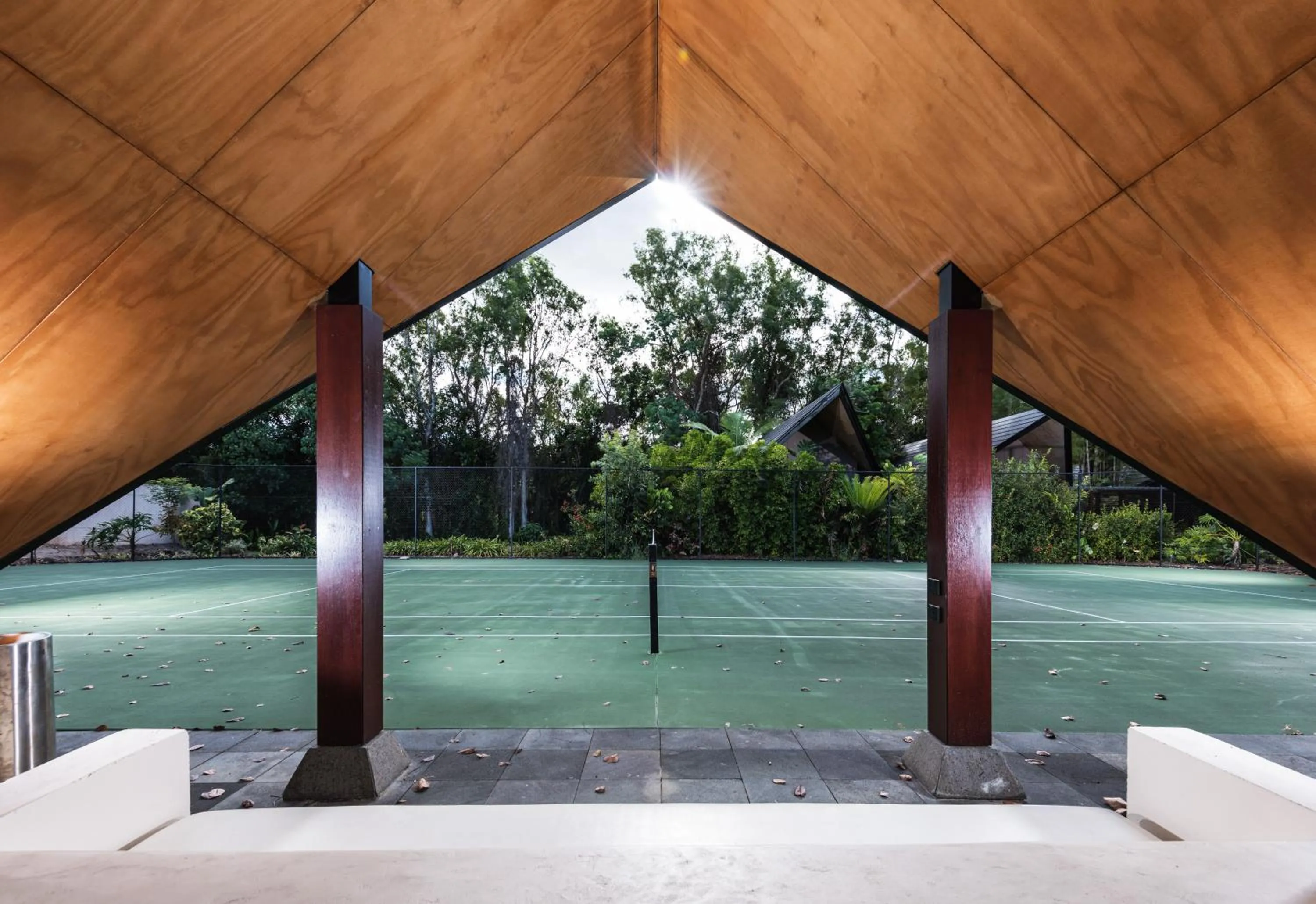Tennis court in Niramaya Villas and Spa