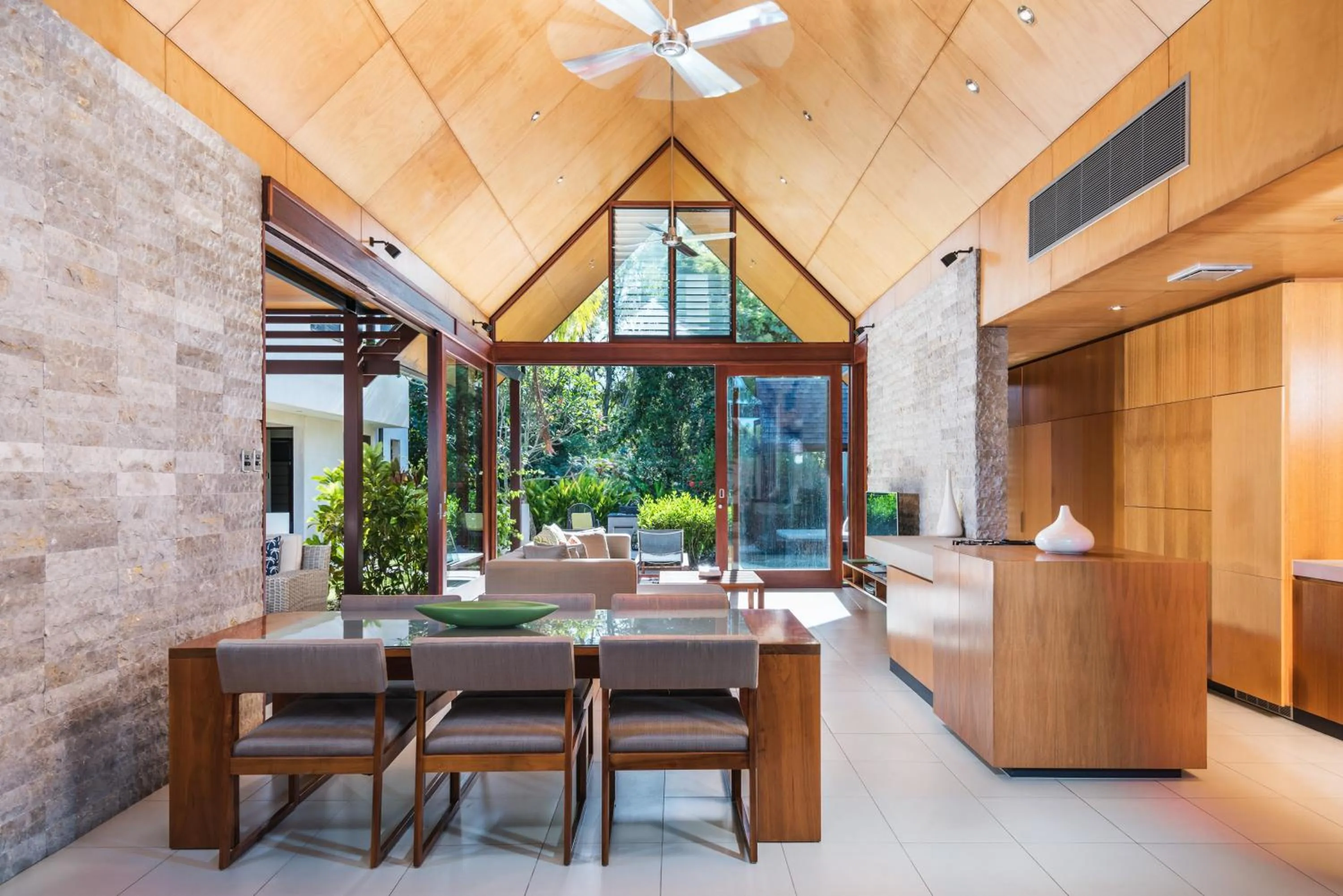 Kitchen or kitchenette in Niramaya Villas and Spa