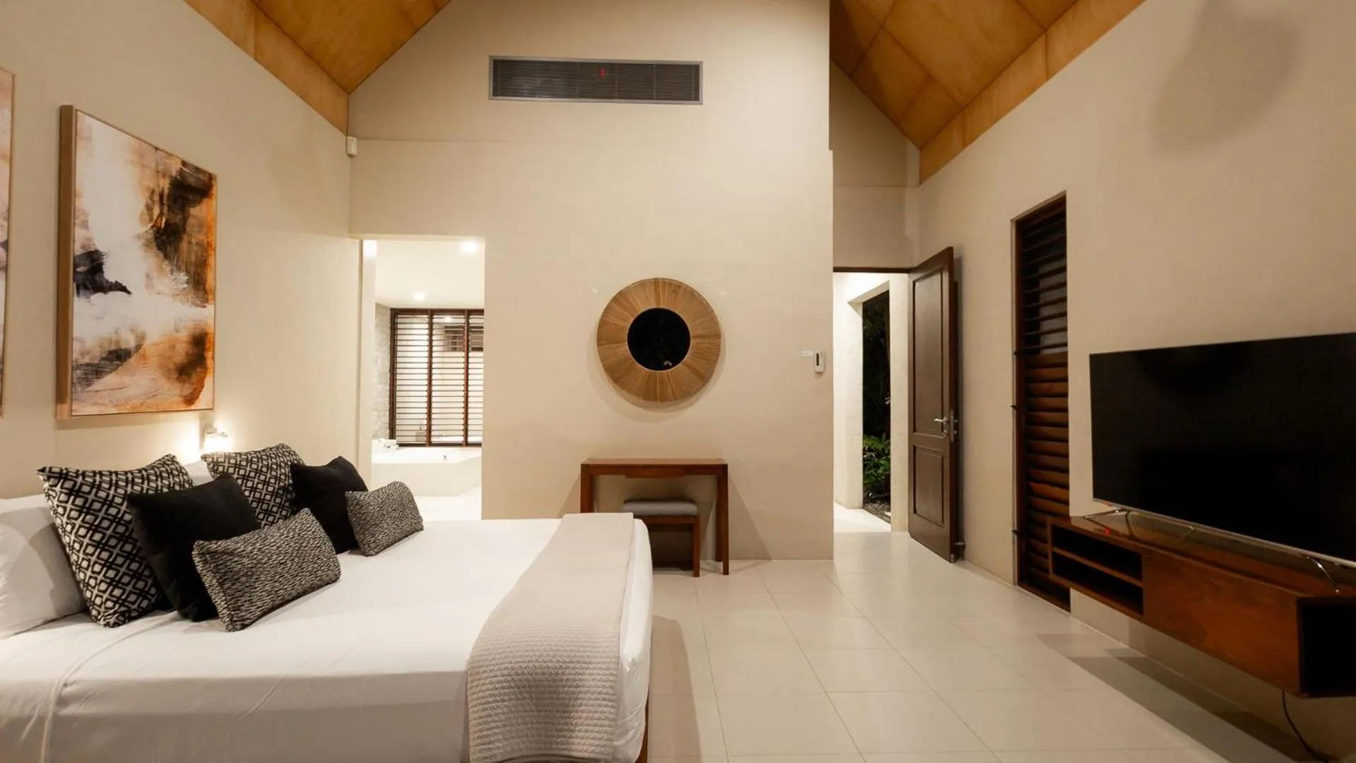 Bedroom, Bed in Niramaya Villas and Spa