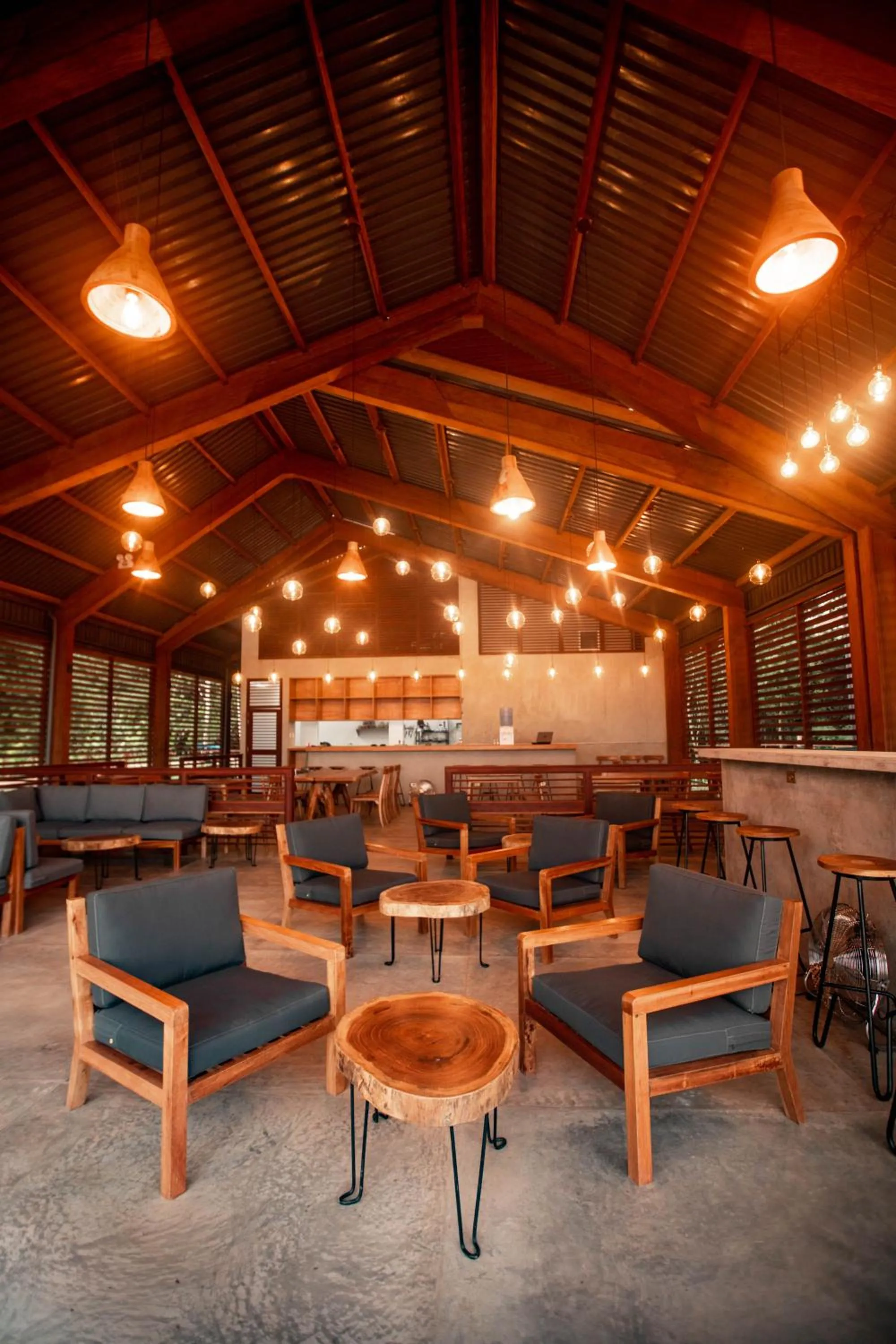 Restaurant/places to eat in Enai