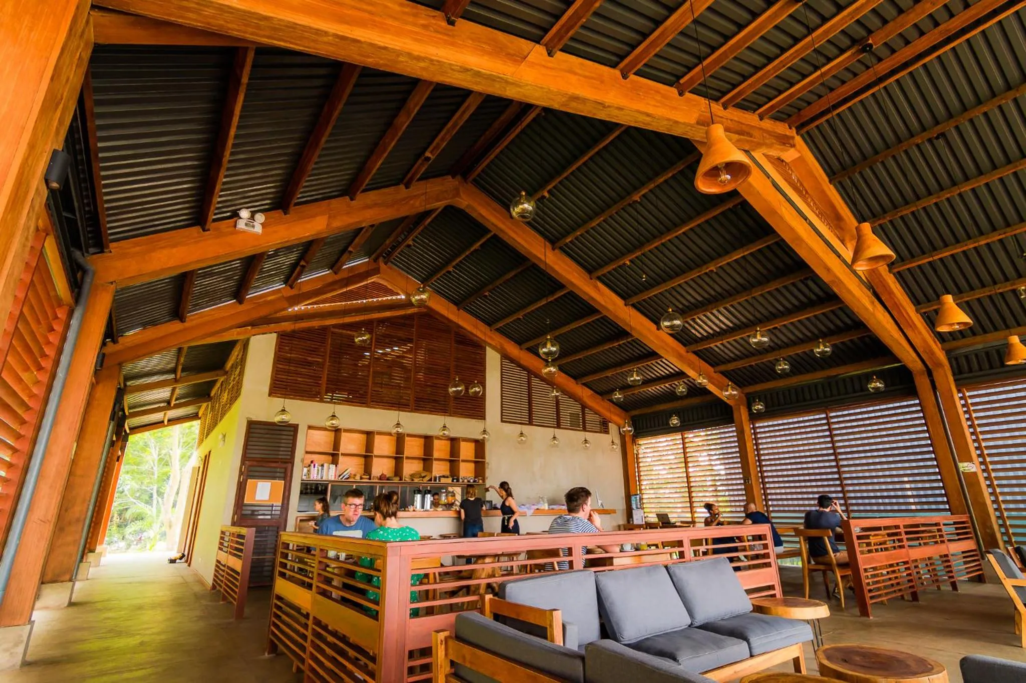 Restaurant/places to eat in Enai