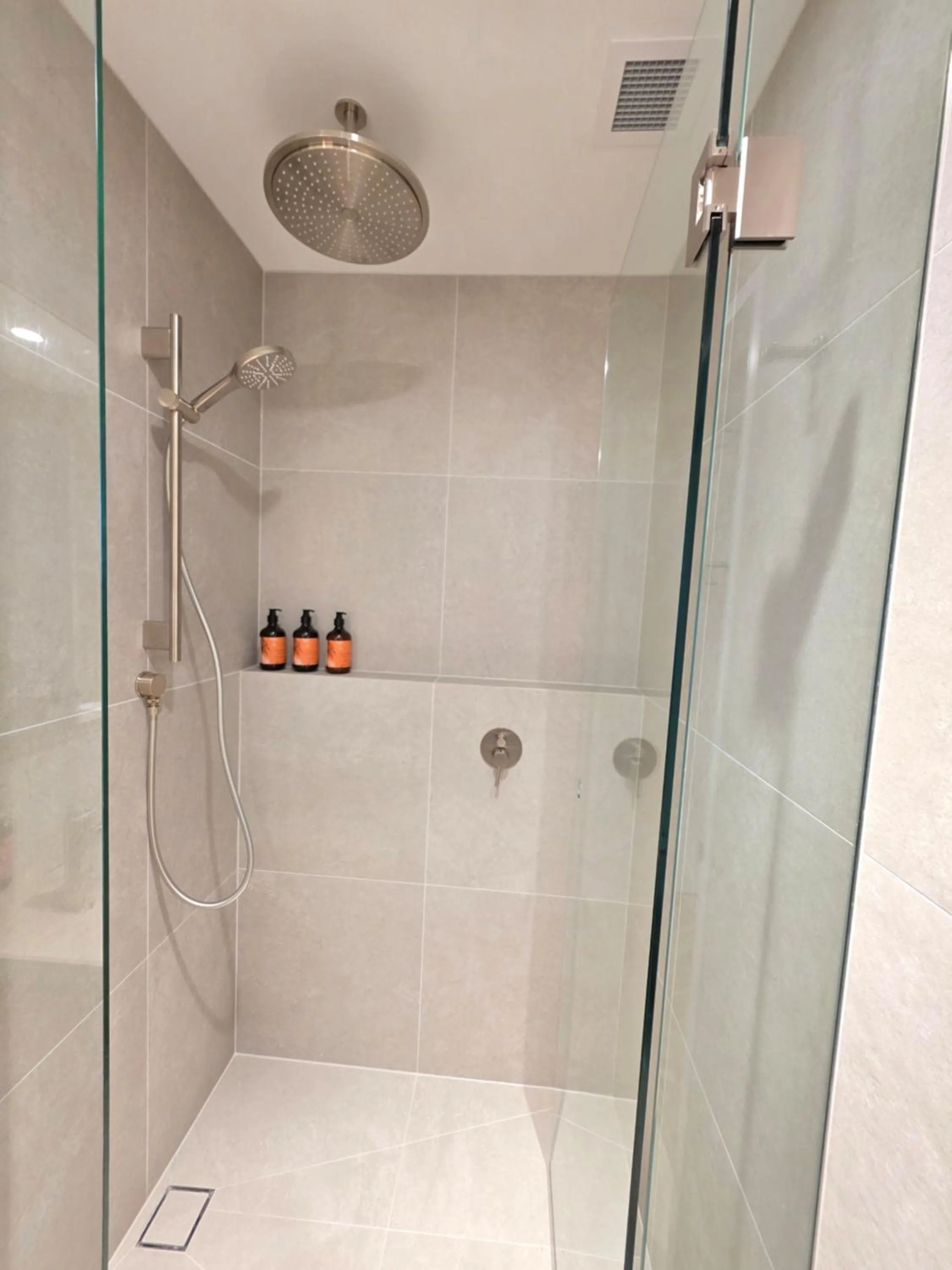 Amora Herencia Riverwalk Melbourne