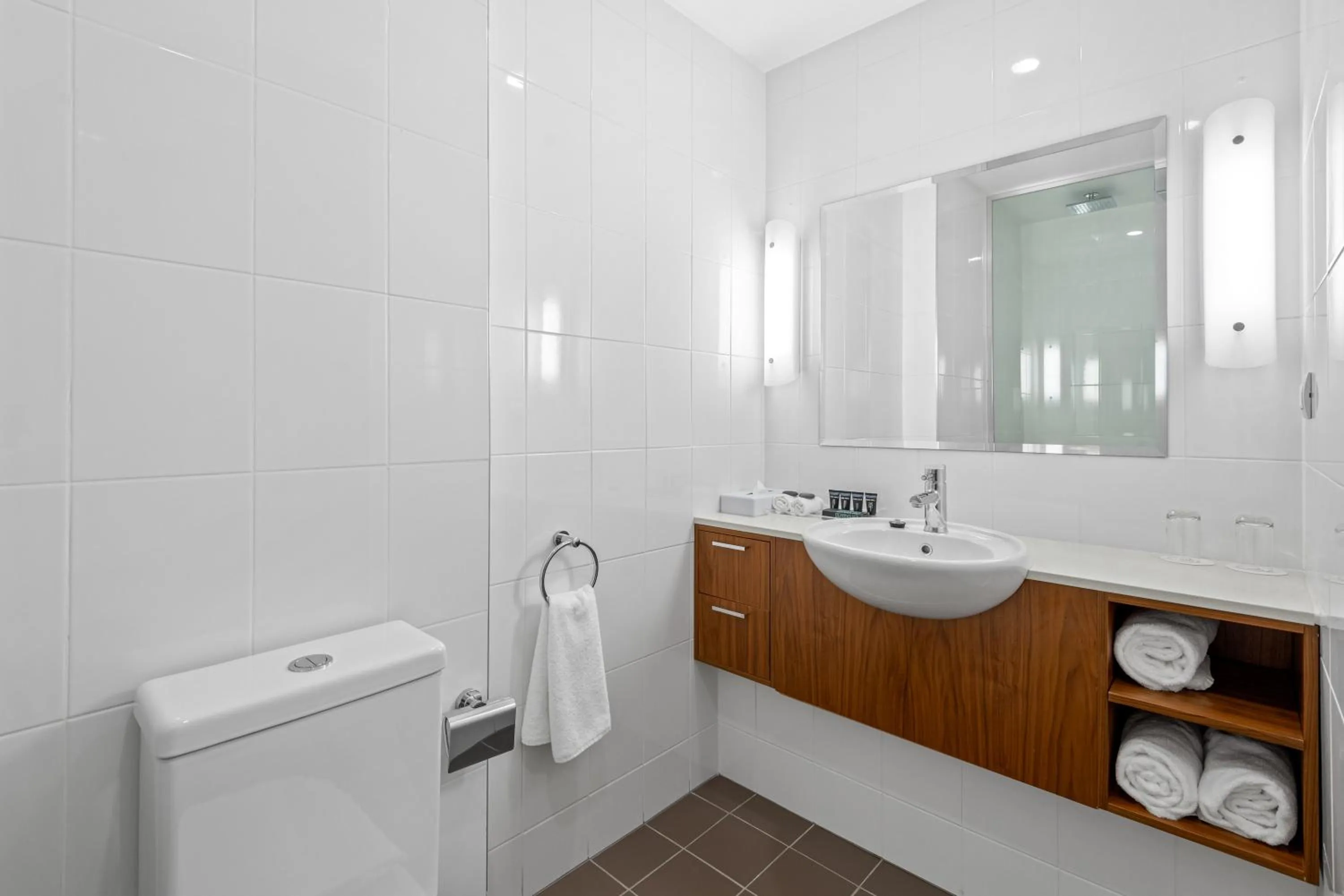 Shower in Amora Hotel Riverwalk Melbourne