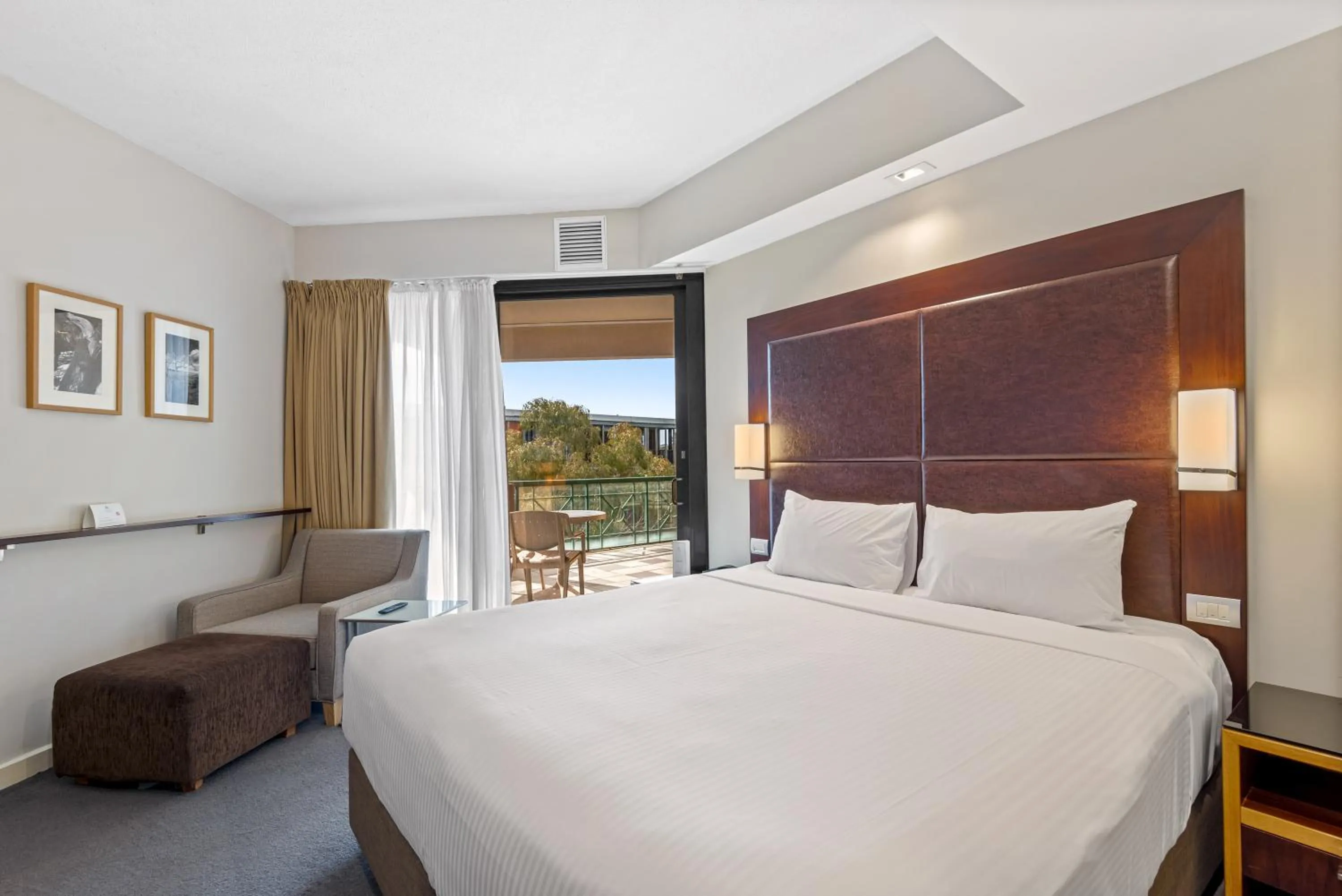 View (from property/room), Bed in Amora Hotel Riverwalk Melbourne