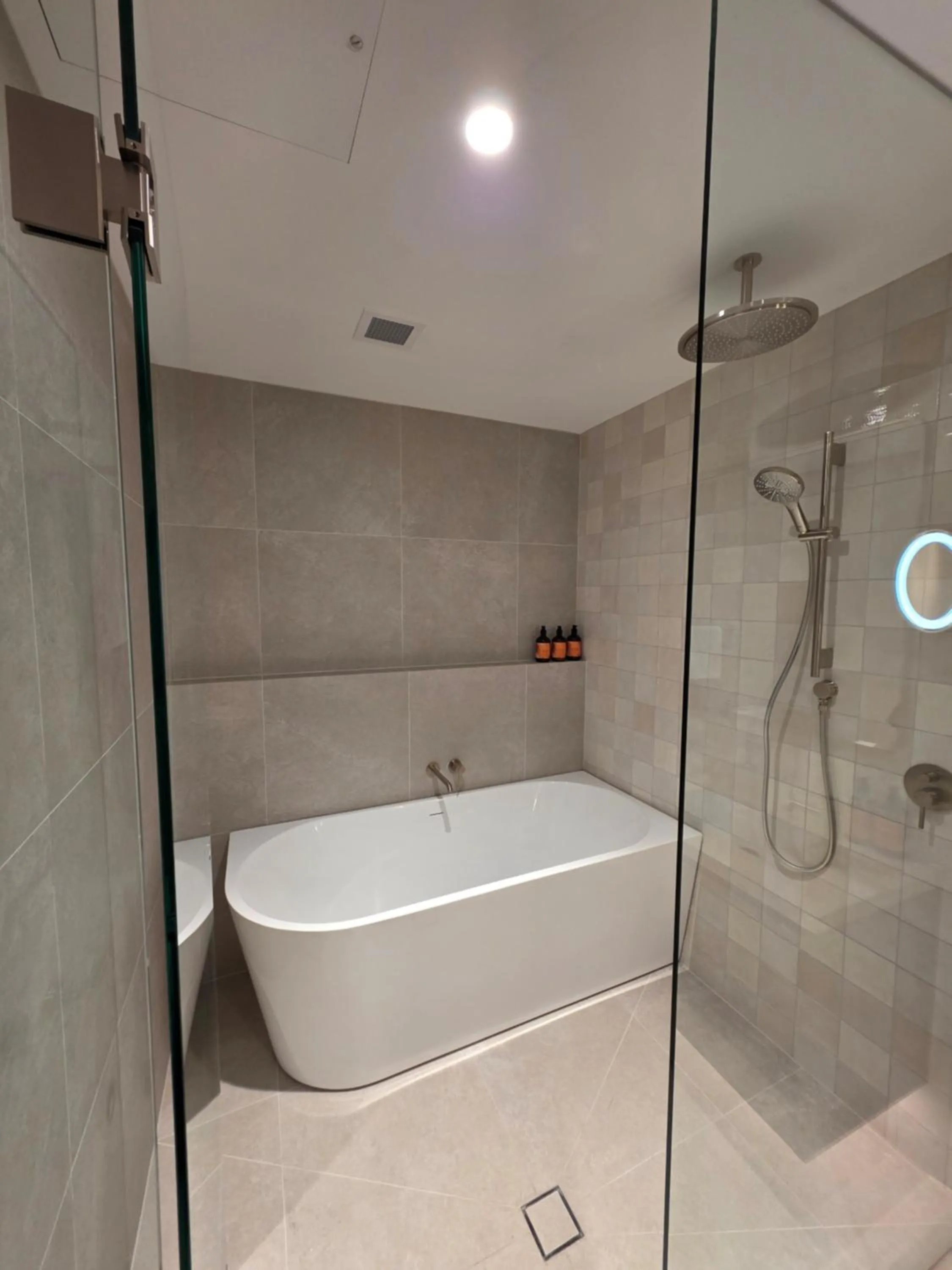 Amora Herencia Riverwalk Melbourne