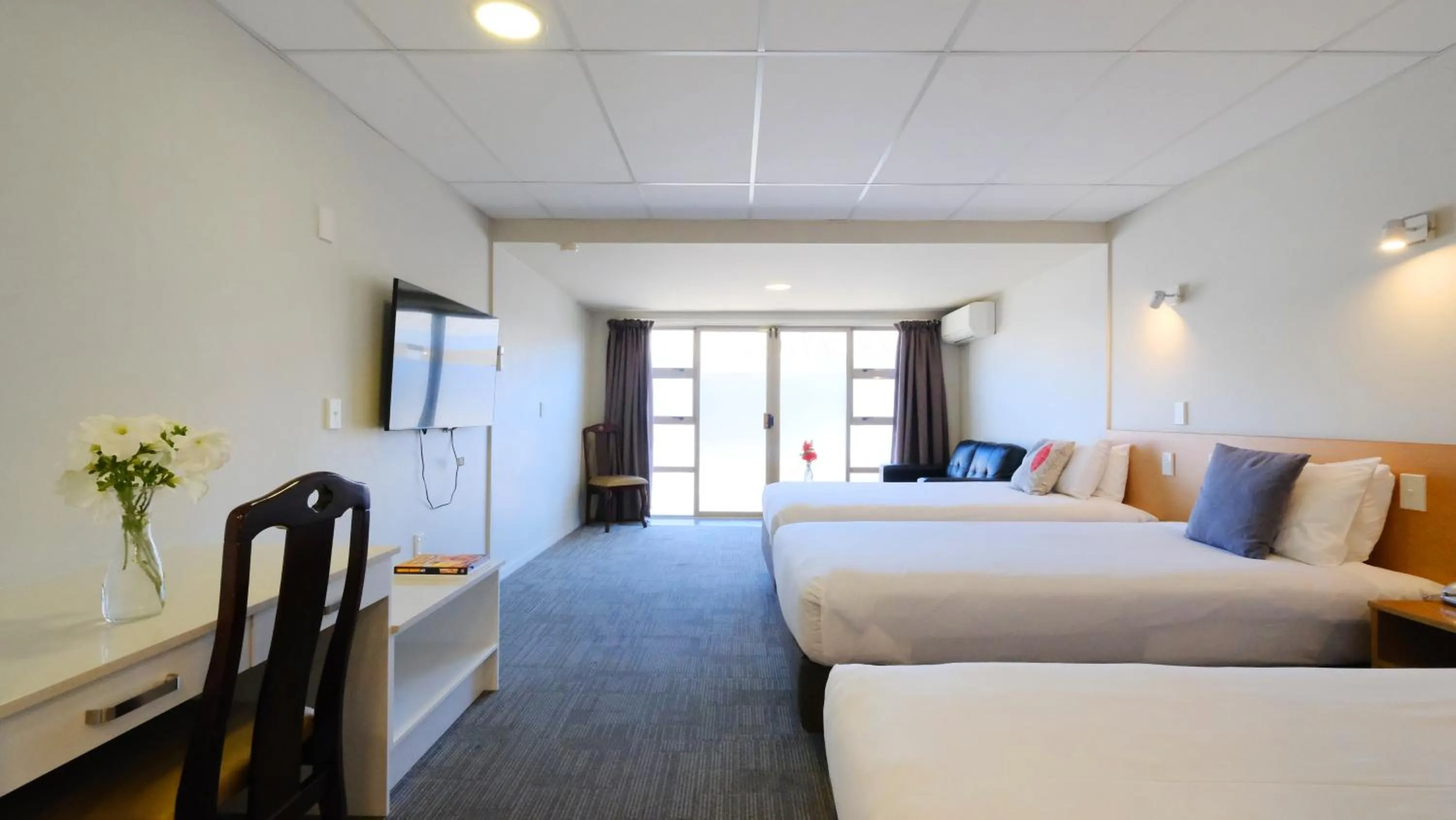 Photo of the whole room, Bed in The Garden Hotel