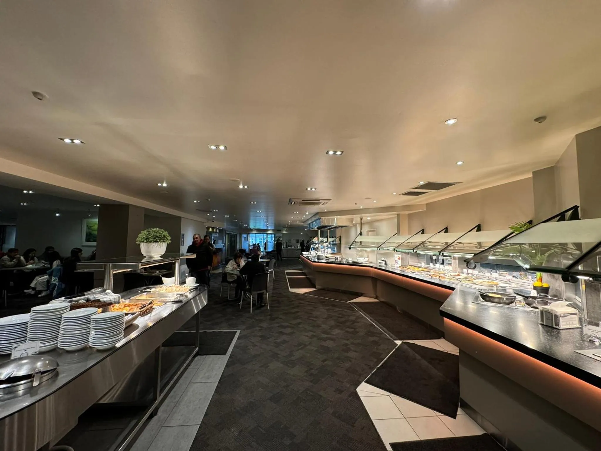 Restaurant/places to eat in The Garden Hotel