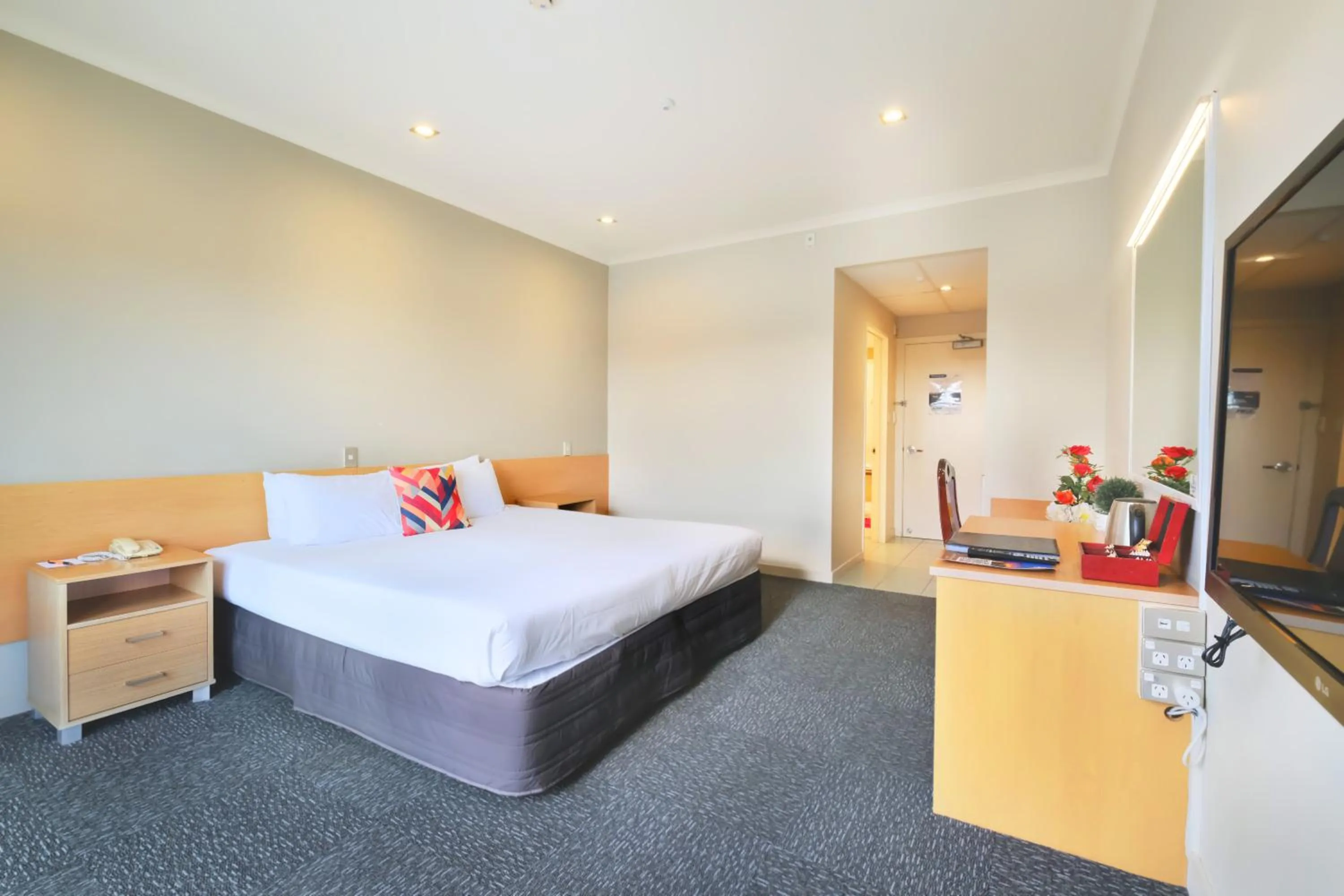 Bedroom, Bed in The Garden Hotel