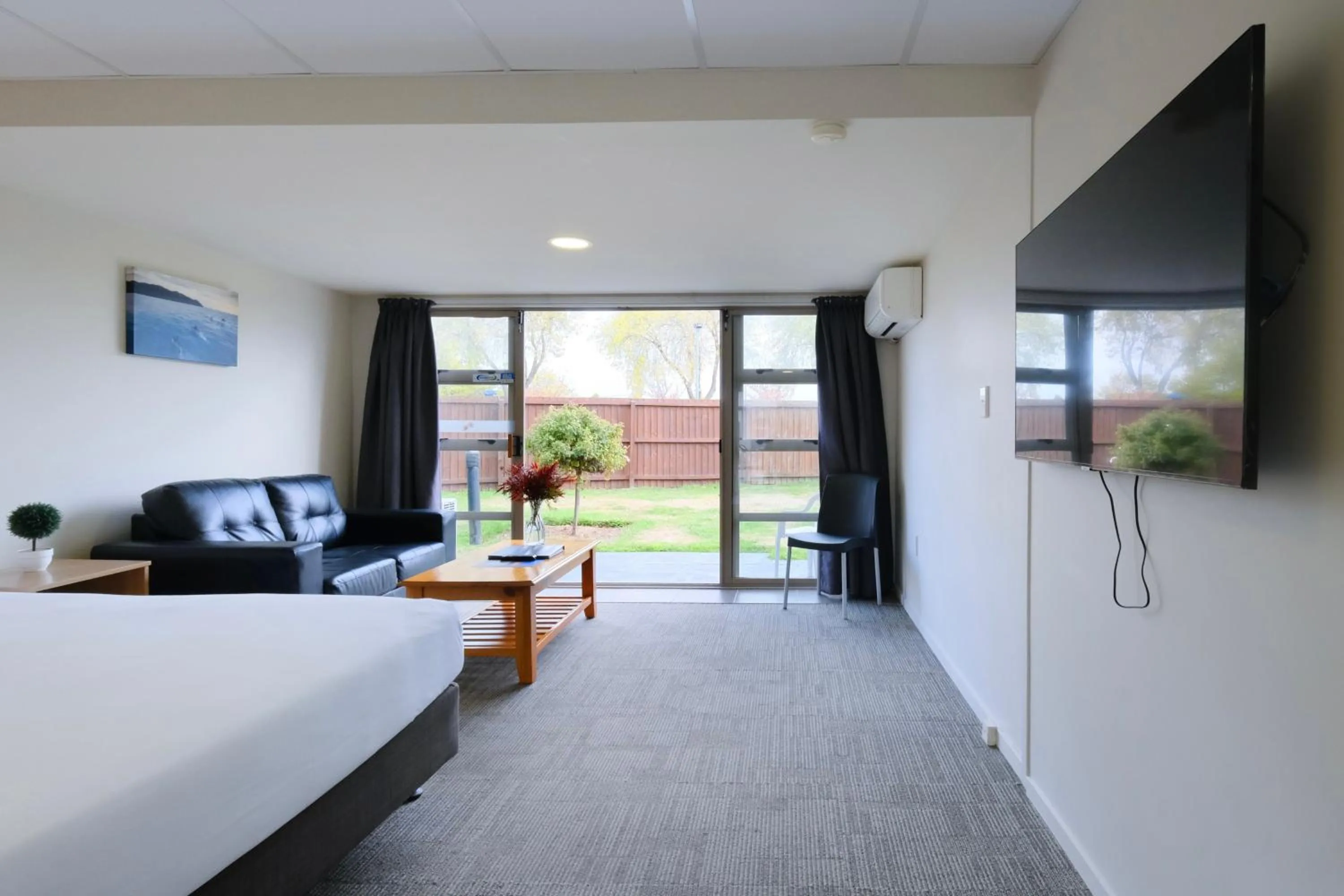 Bedroom, Bed in The Garden Hotel