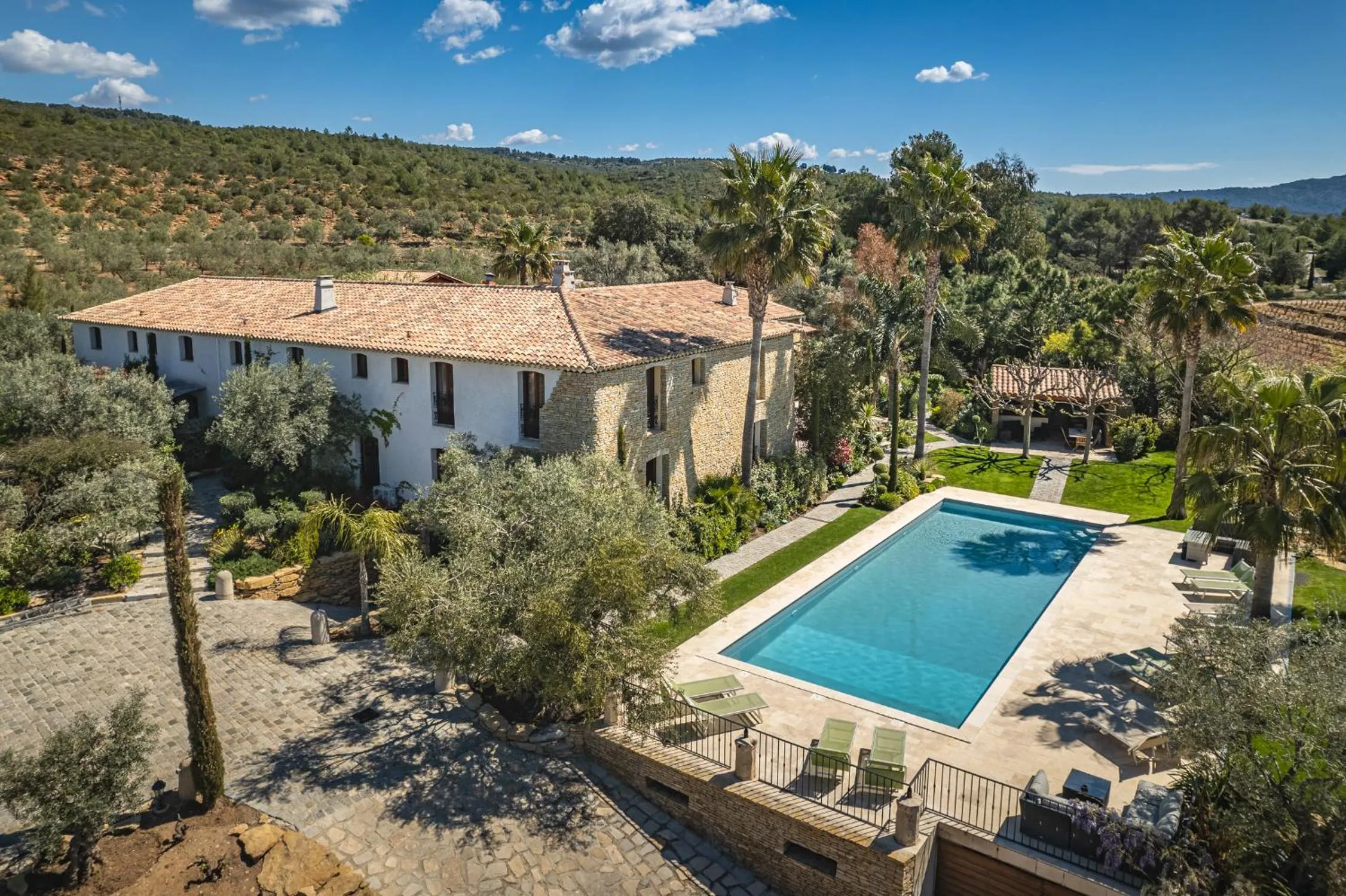 Property building in La Bastide de l'Oliveraie