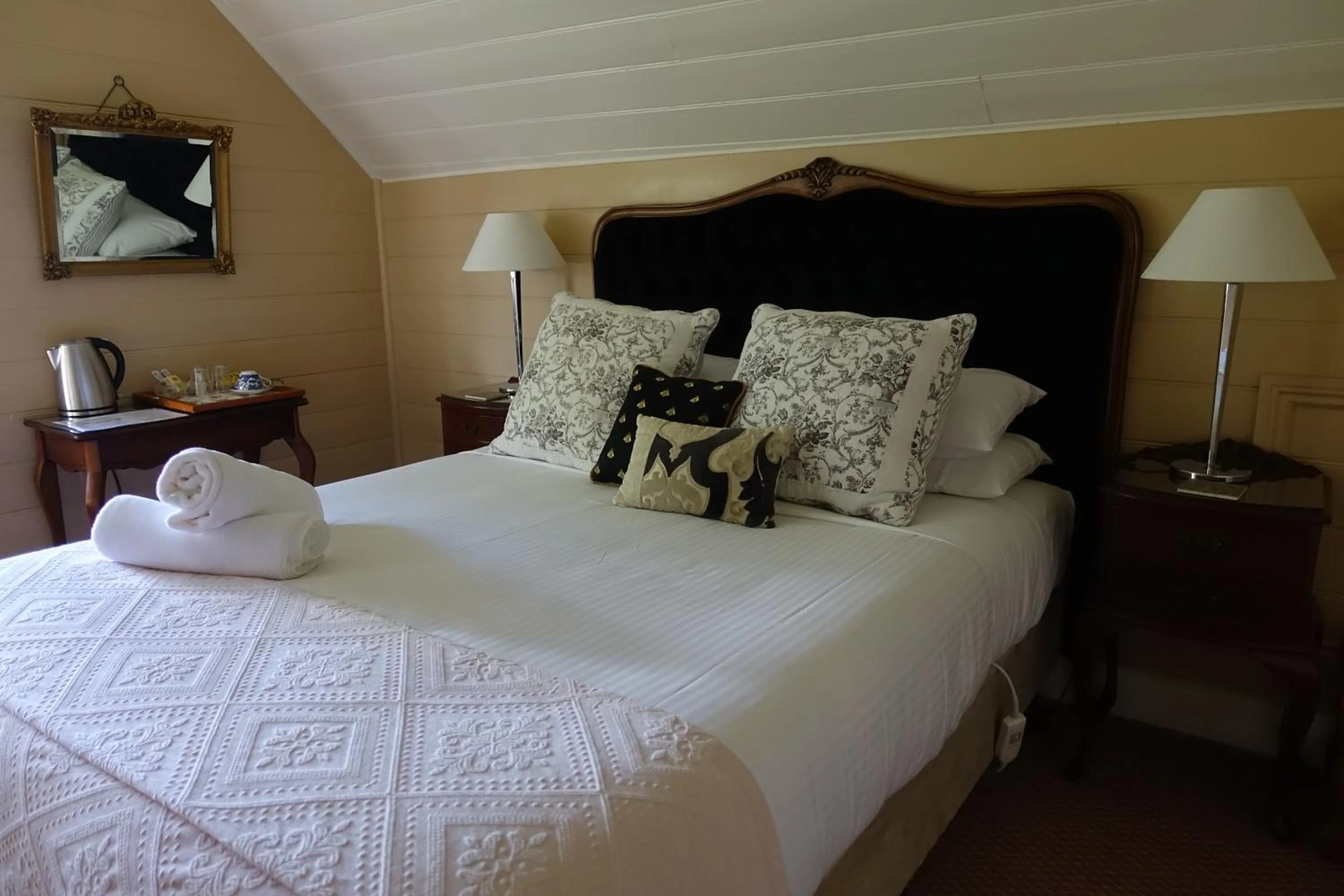 Photo of the whole room, Bed in Kurrara Historic Guest House