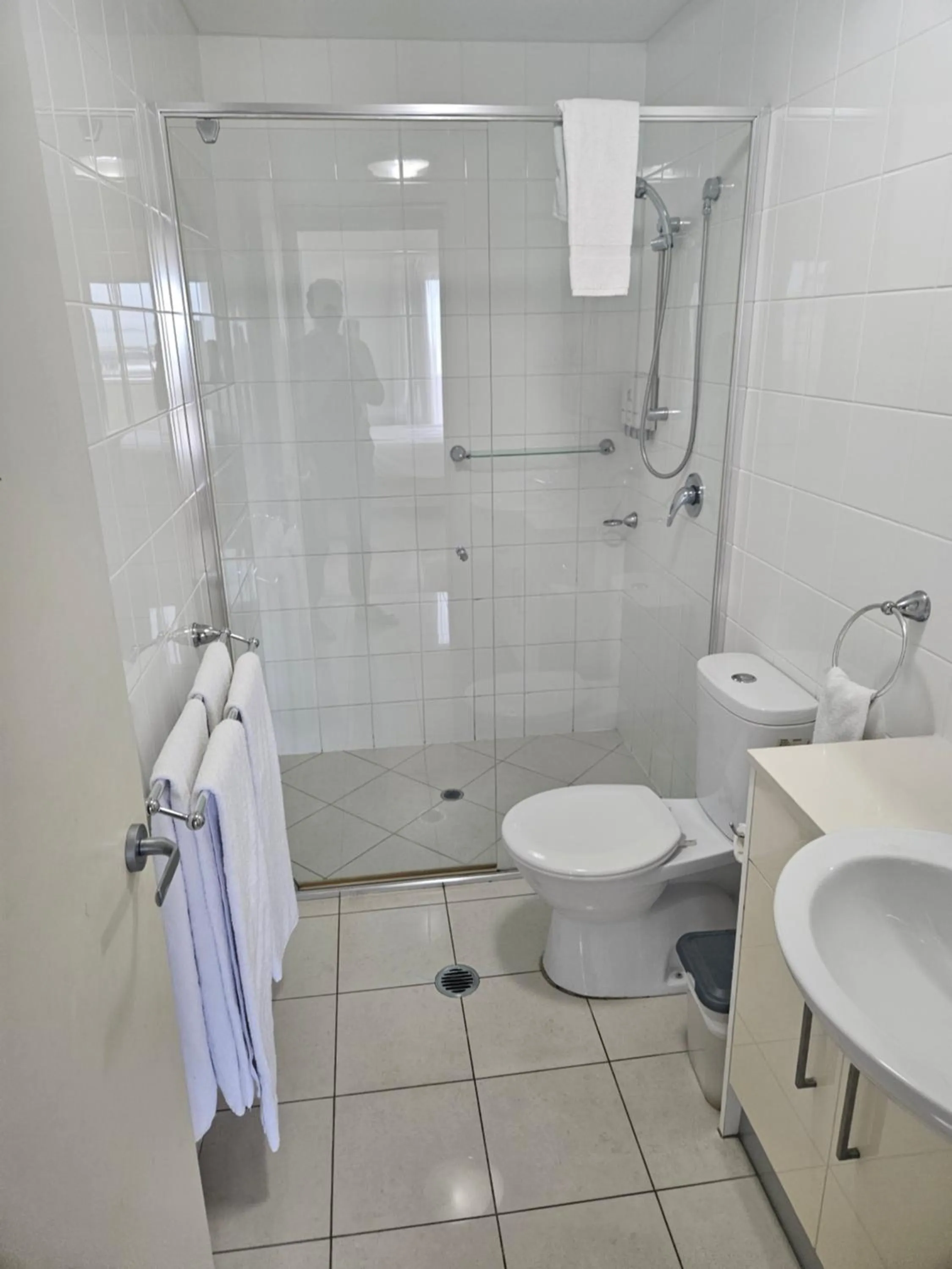 Toilet in Gladstone City Central Apartment Hotel Official
