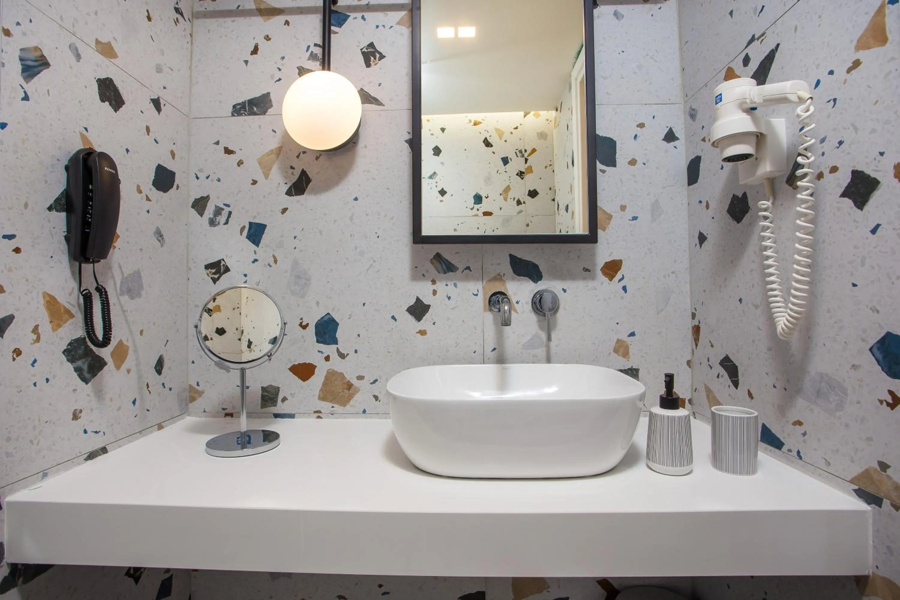 Bathroom in Mazoren Art Hotel