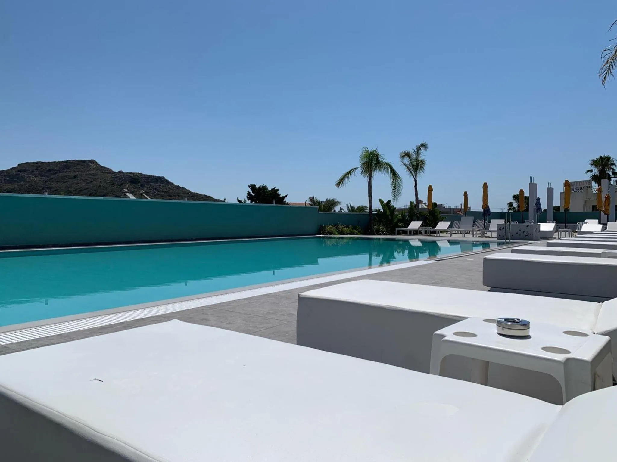 Swimming pool in Mazoren Art Hotel