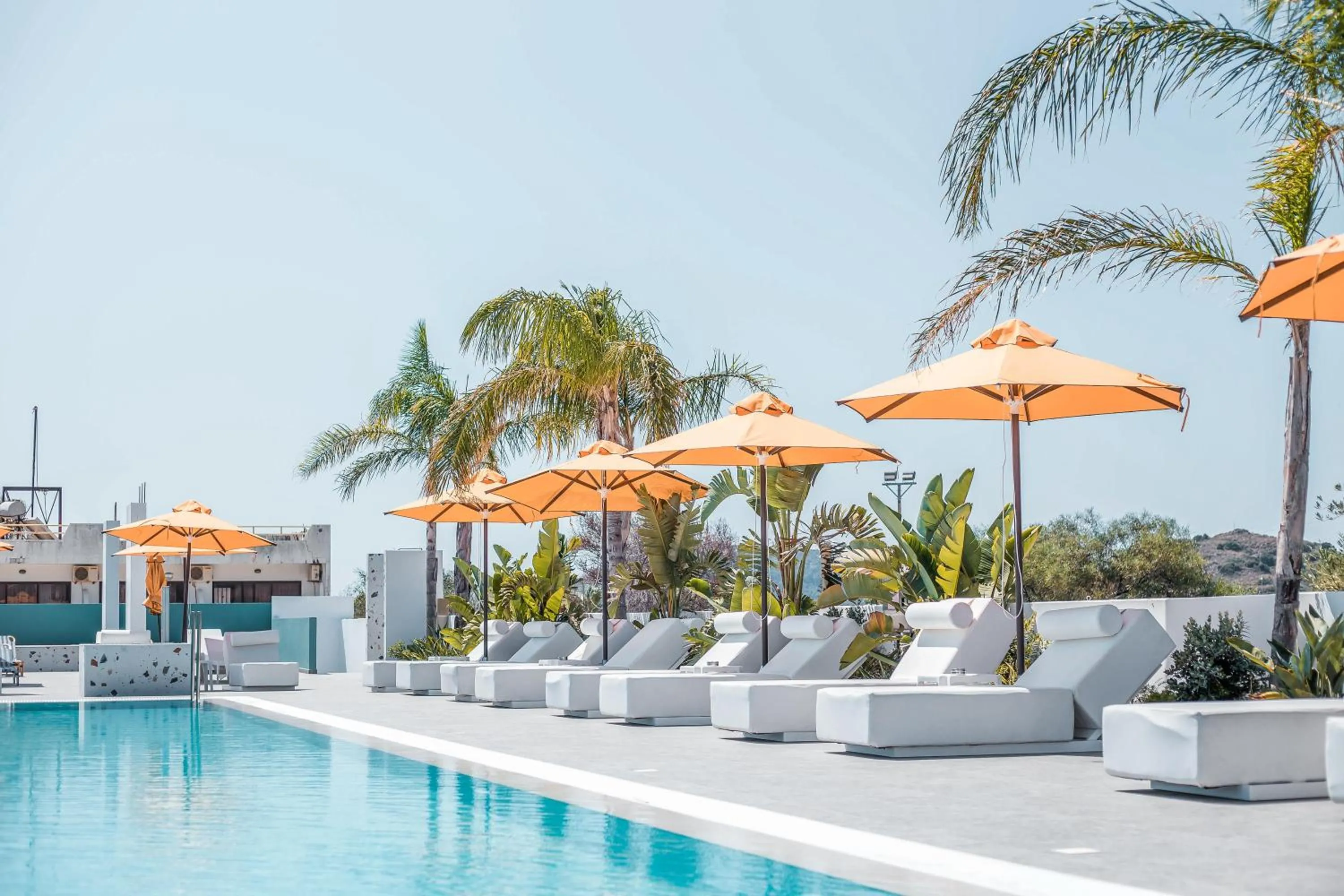 Swimming pool in Mazoren Art Hotel