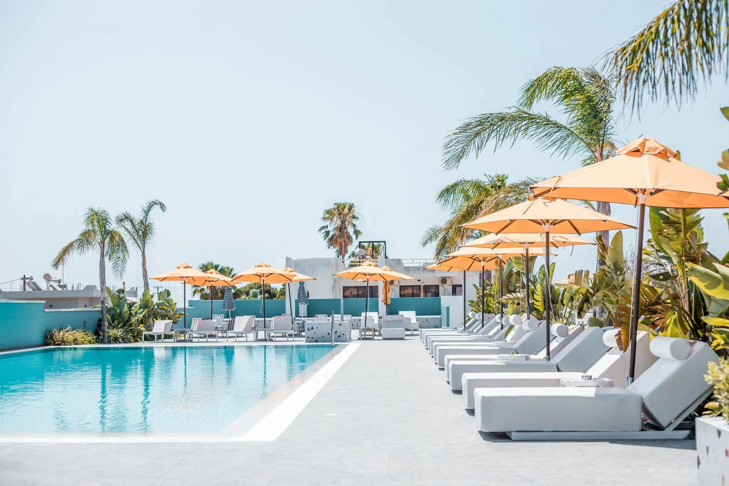 Swimming pool in Mazoren Art Hotel