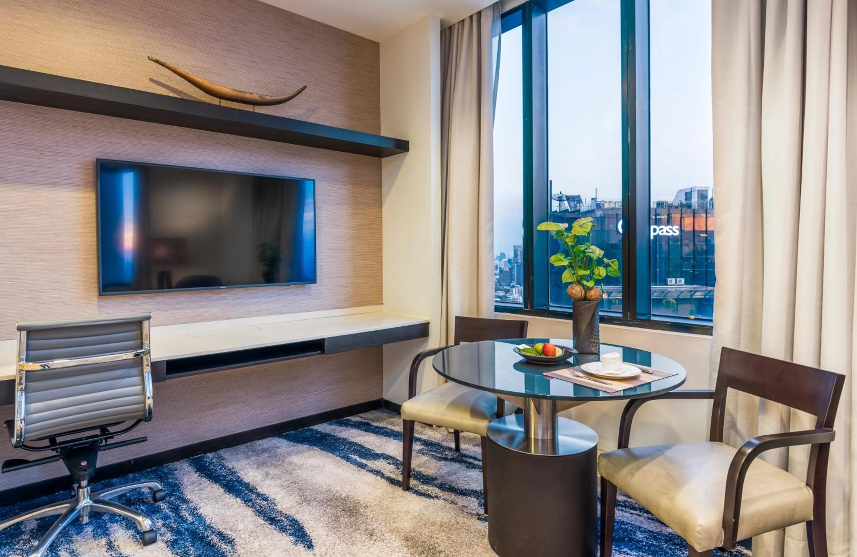 TV and multimedia in Emporium Suites by Chatrium