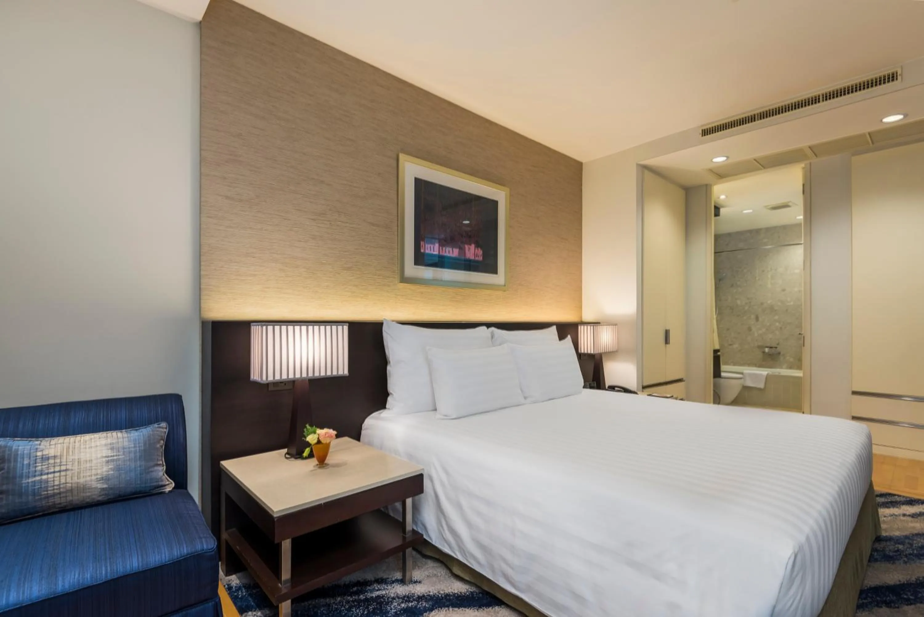 Bedroom, Bed in Emporium Suites by Chatrium