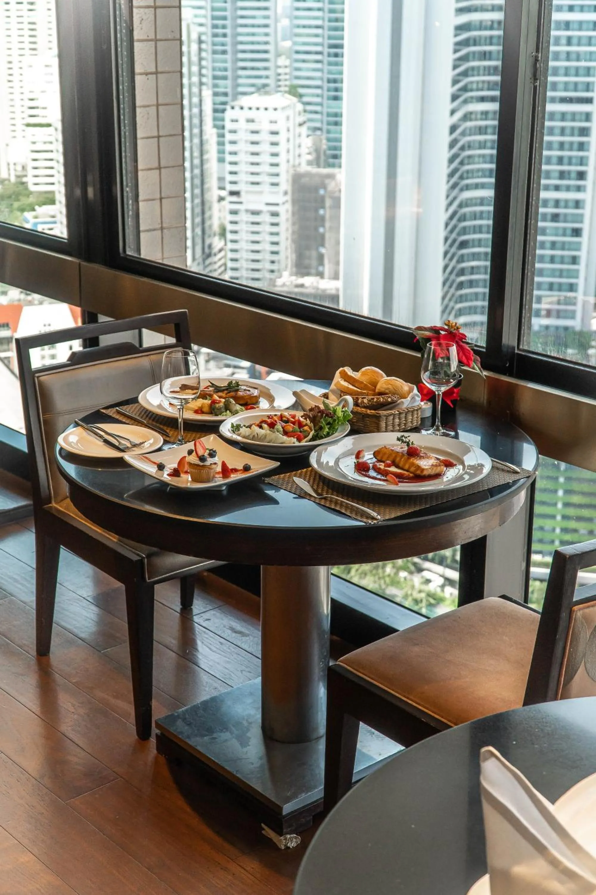 Food in Emporium Suites by Chatrium