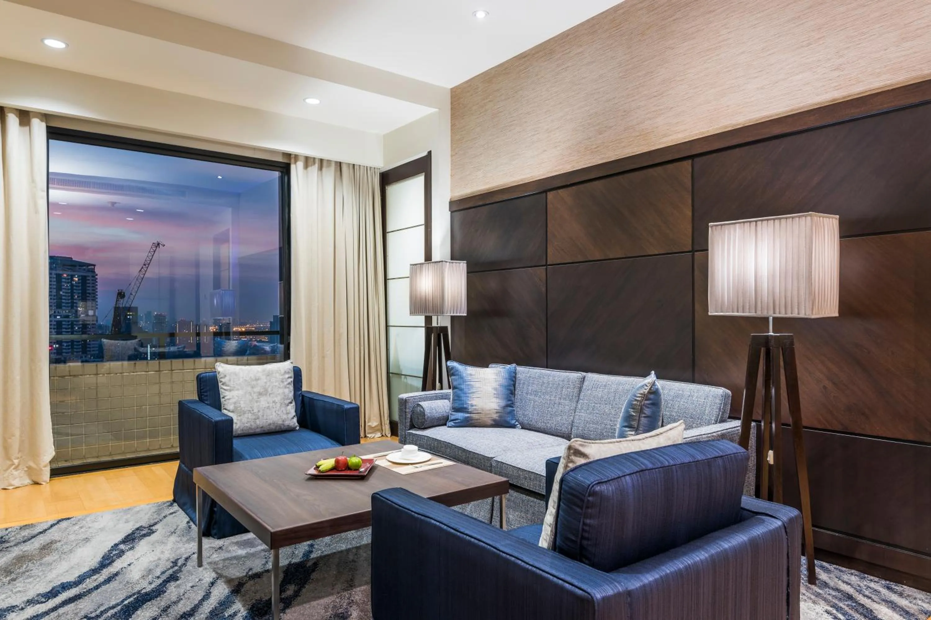 Living room in Emporium Suites by Chatrium