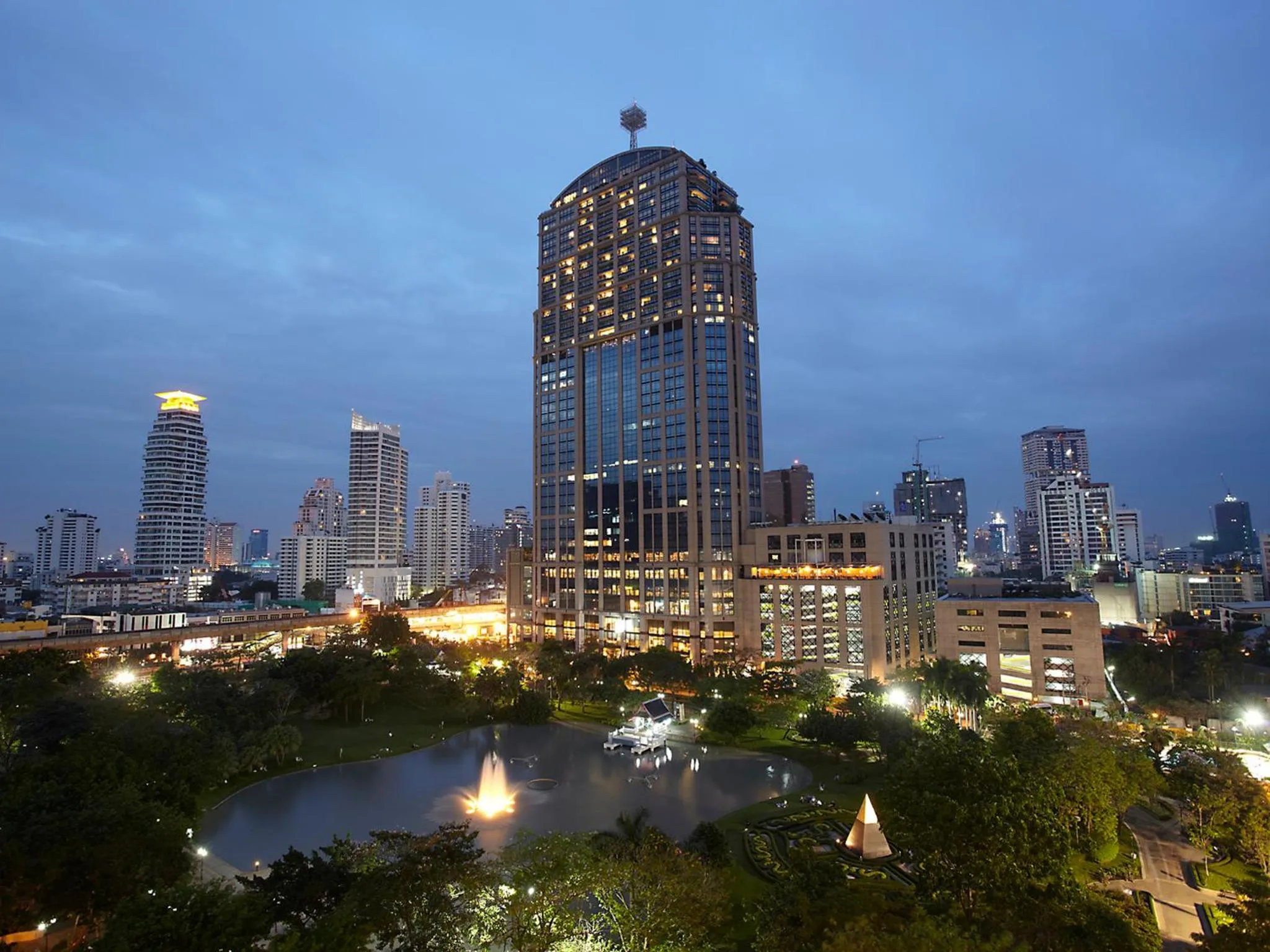 Facade/entrance in Emporium Suites by Chatrium
