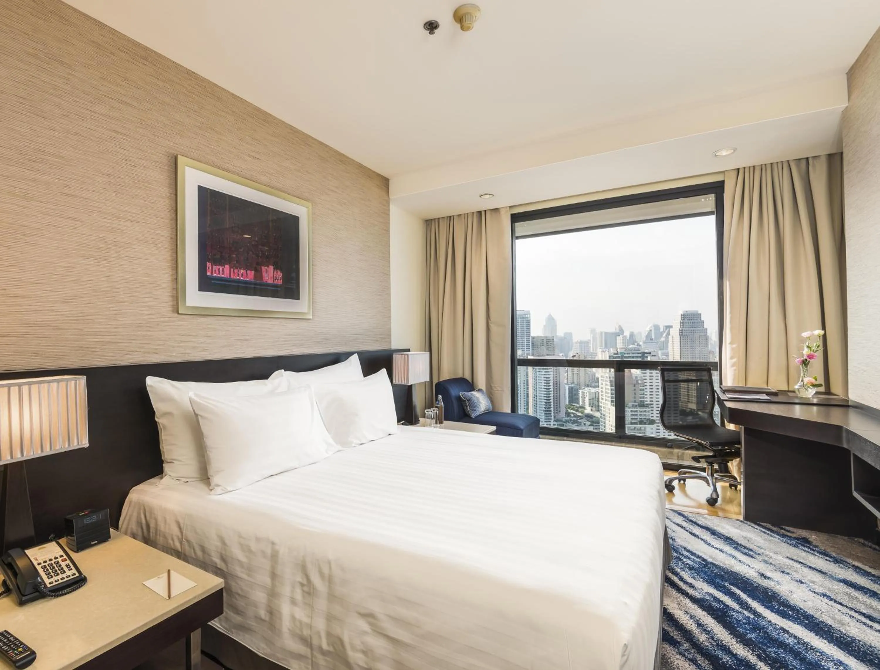 Bedroom, Bed in Emporium Suites by Chatrium