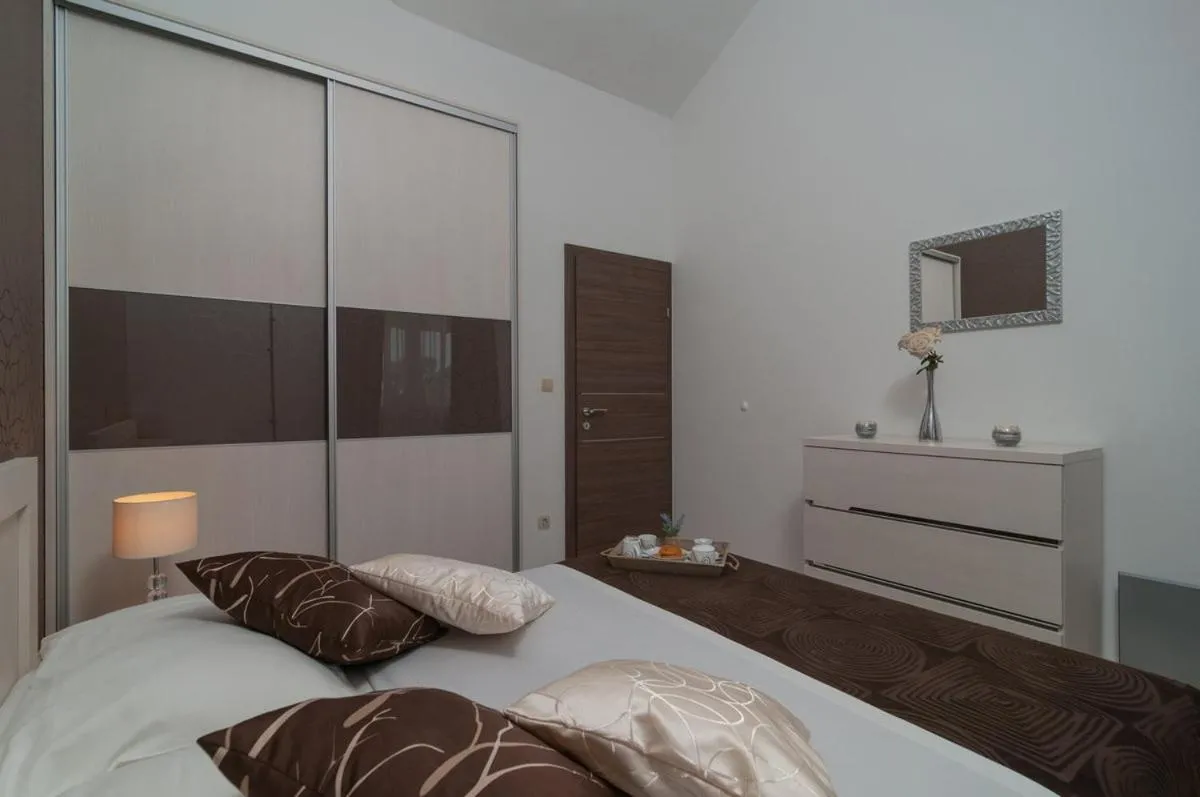 Bed in Villa Koludrovac