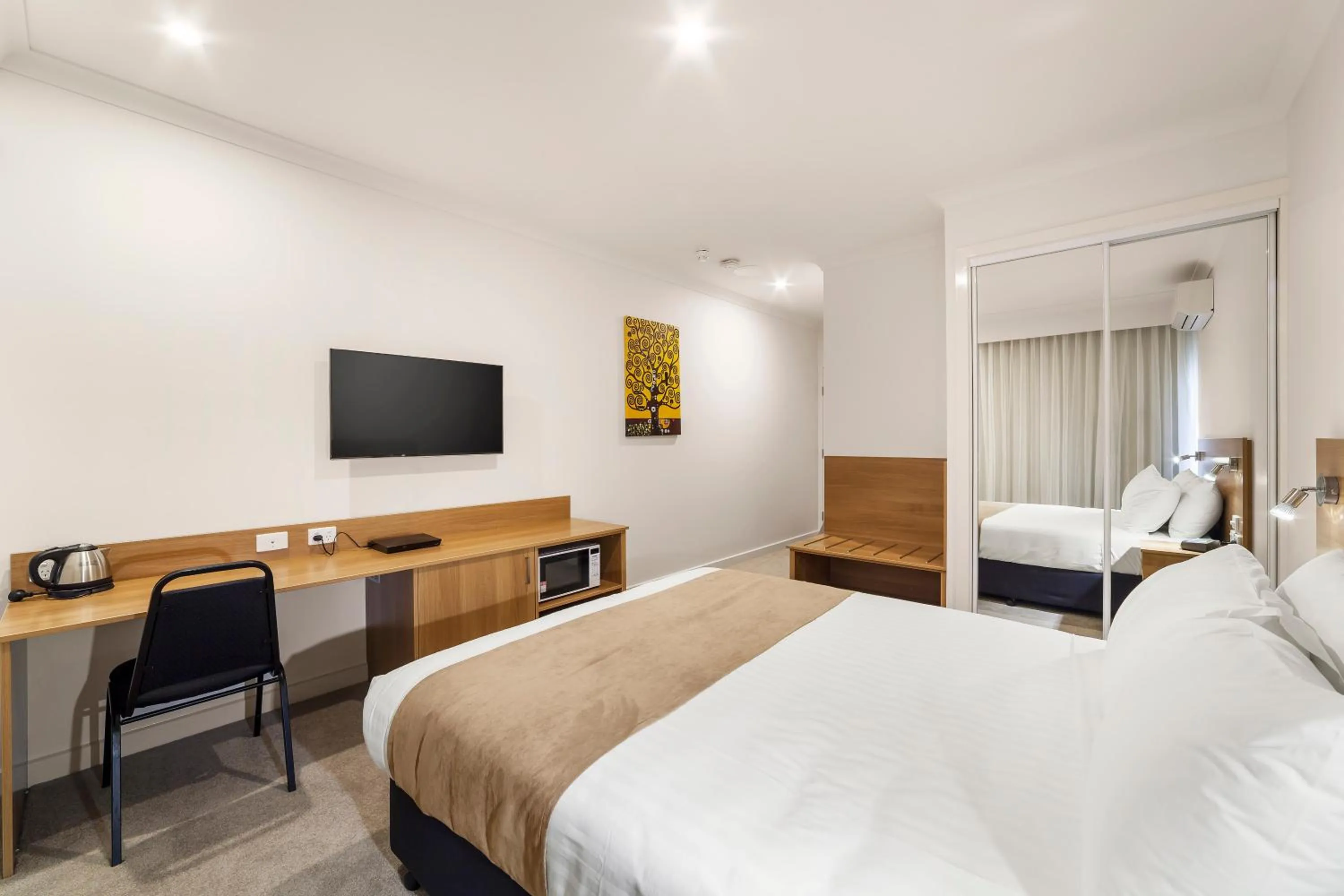 Bedroom, Bed in Ciloms Airport Lodge Melbourne Airport