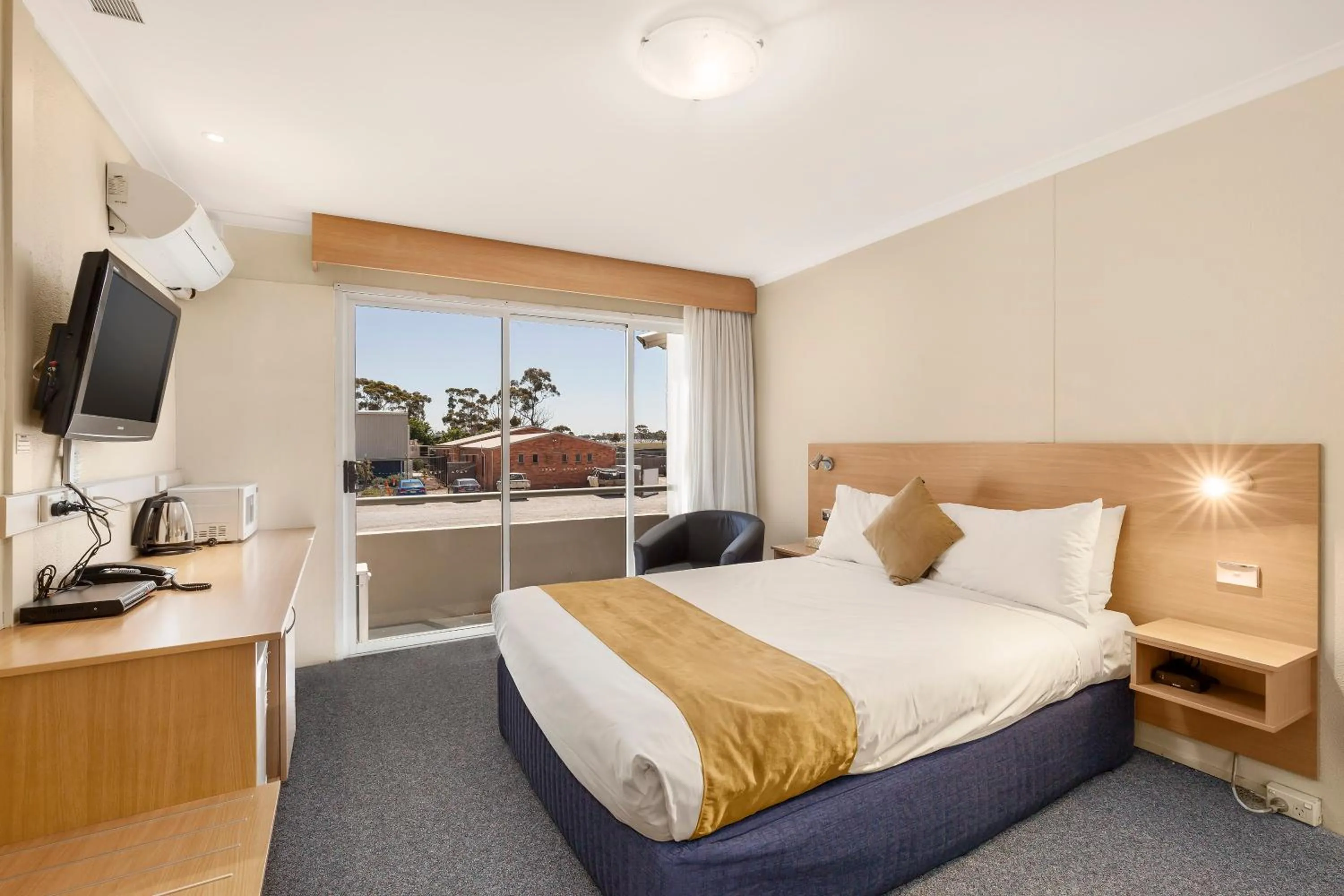 Bedroom, Bed in Ciloms Airport Lodge Melbourne Airport