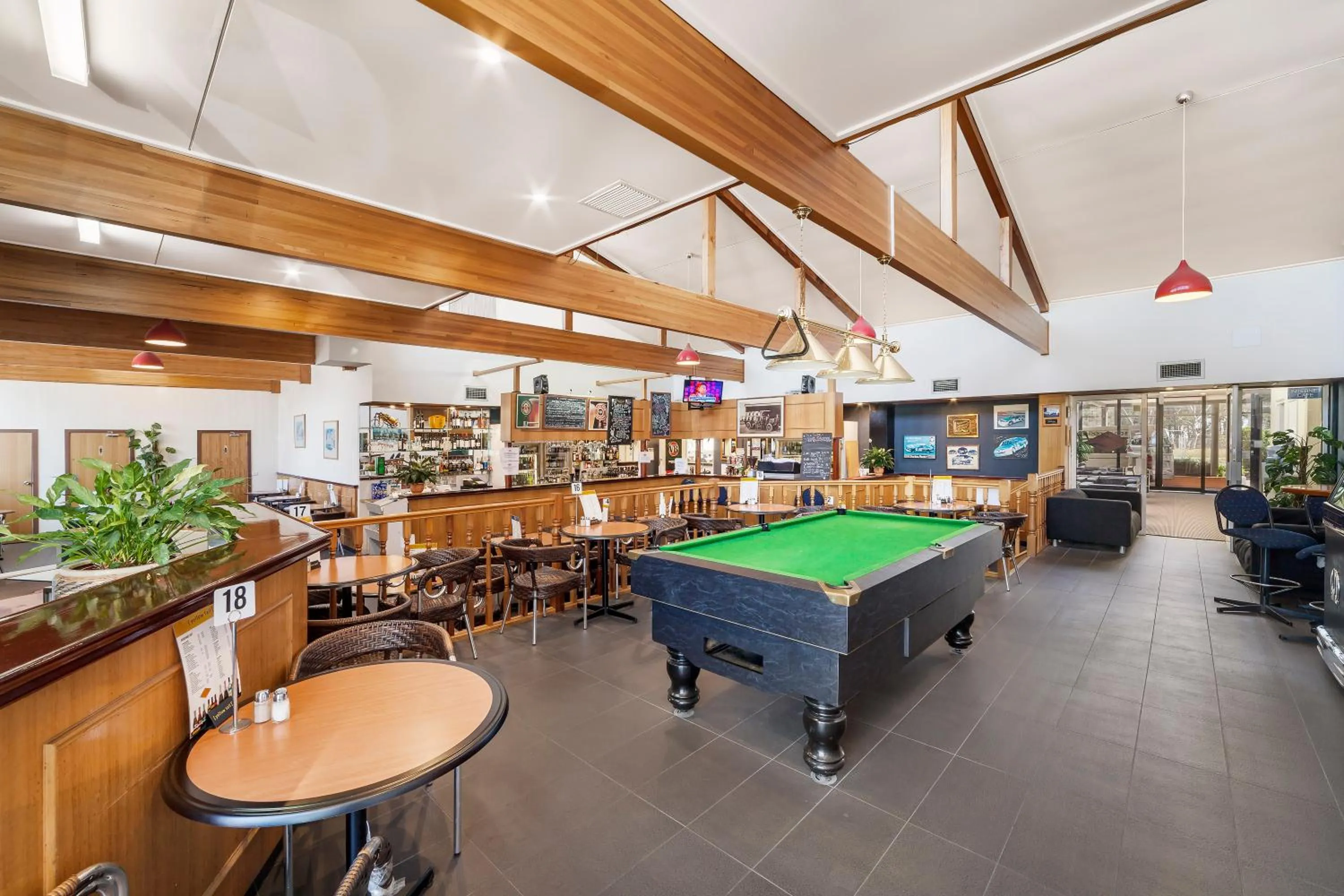 Restaurant/places to eat in Ciloms Airport Lodge Melbourne Airport