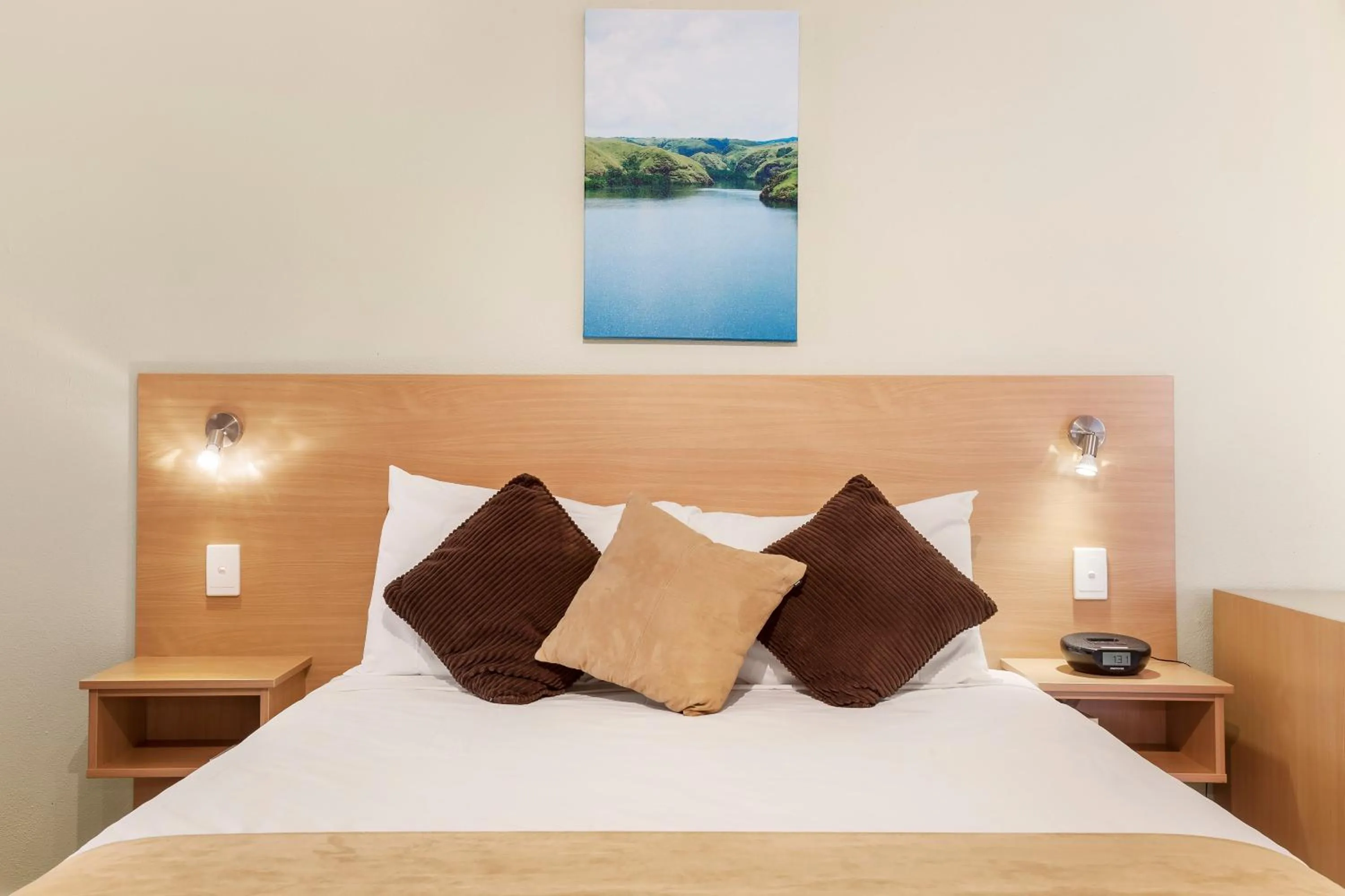 Bedroom, Bed in Ciloms Airport Lodge Melbourne Airport