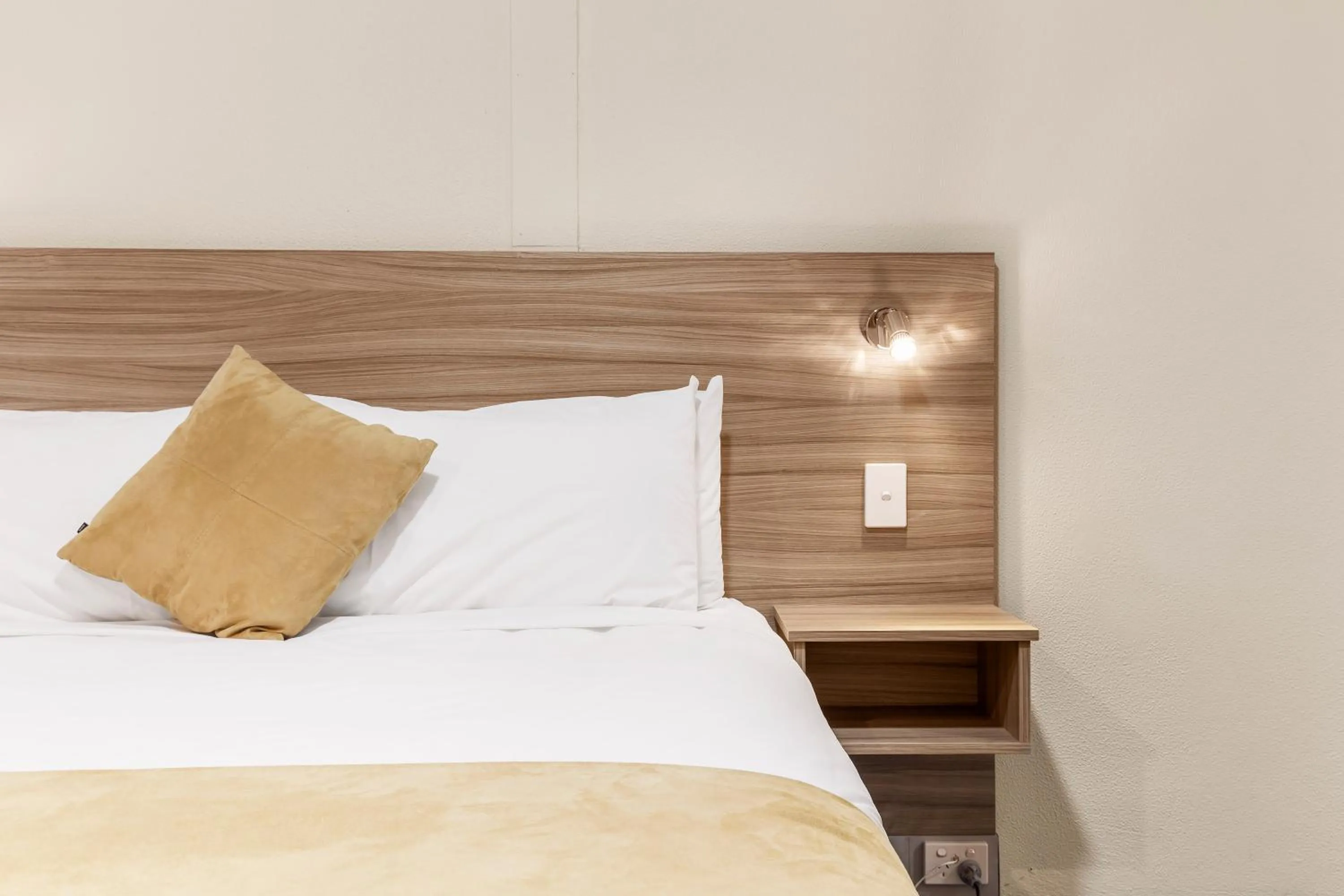 Bedroom, Bed in Ciloms Airport Lodge Melbourne Airport